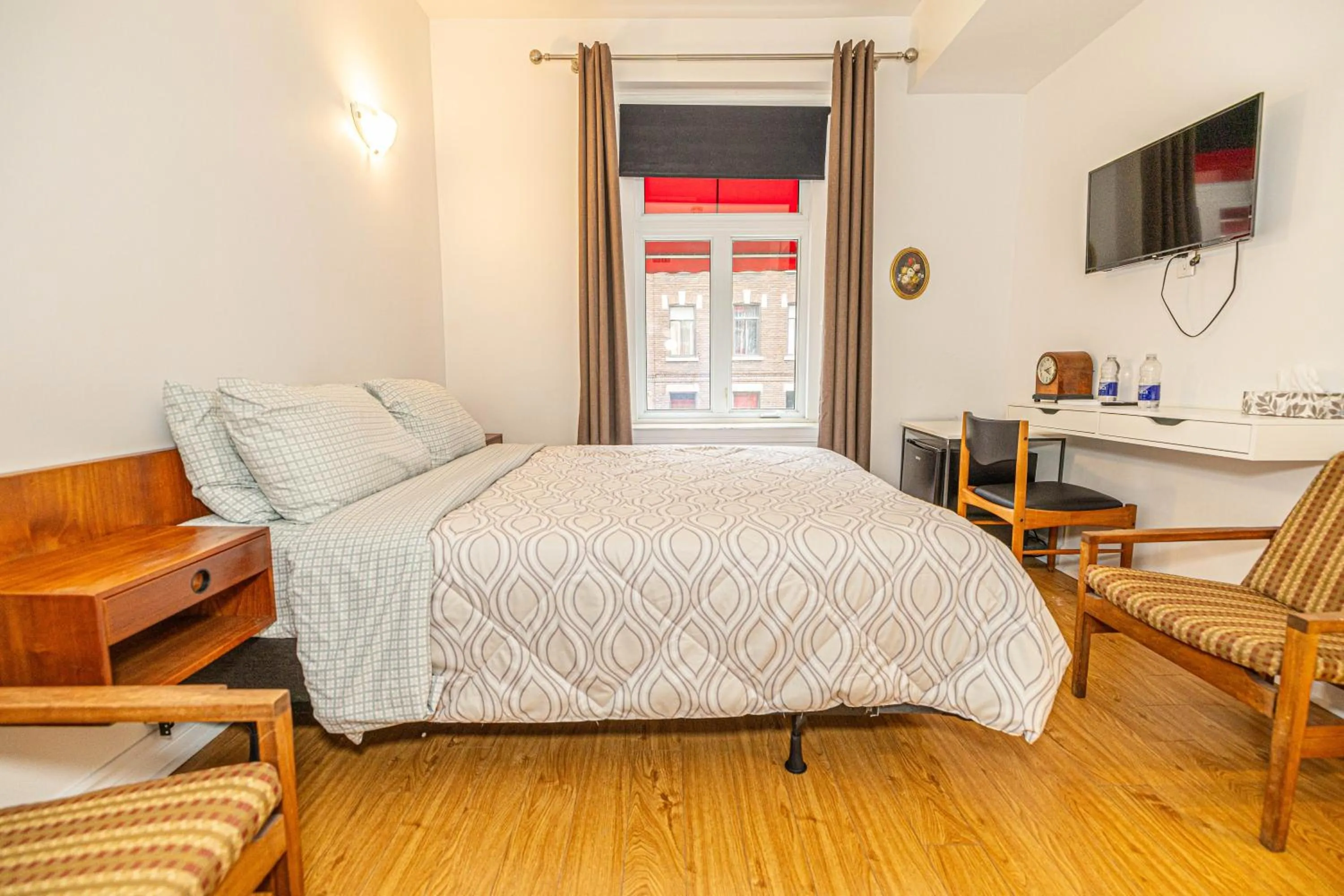 Bedroom, Bed in hotel le coach