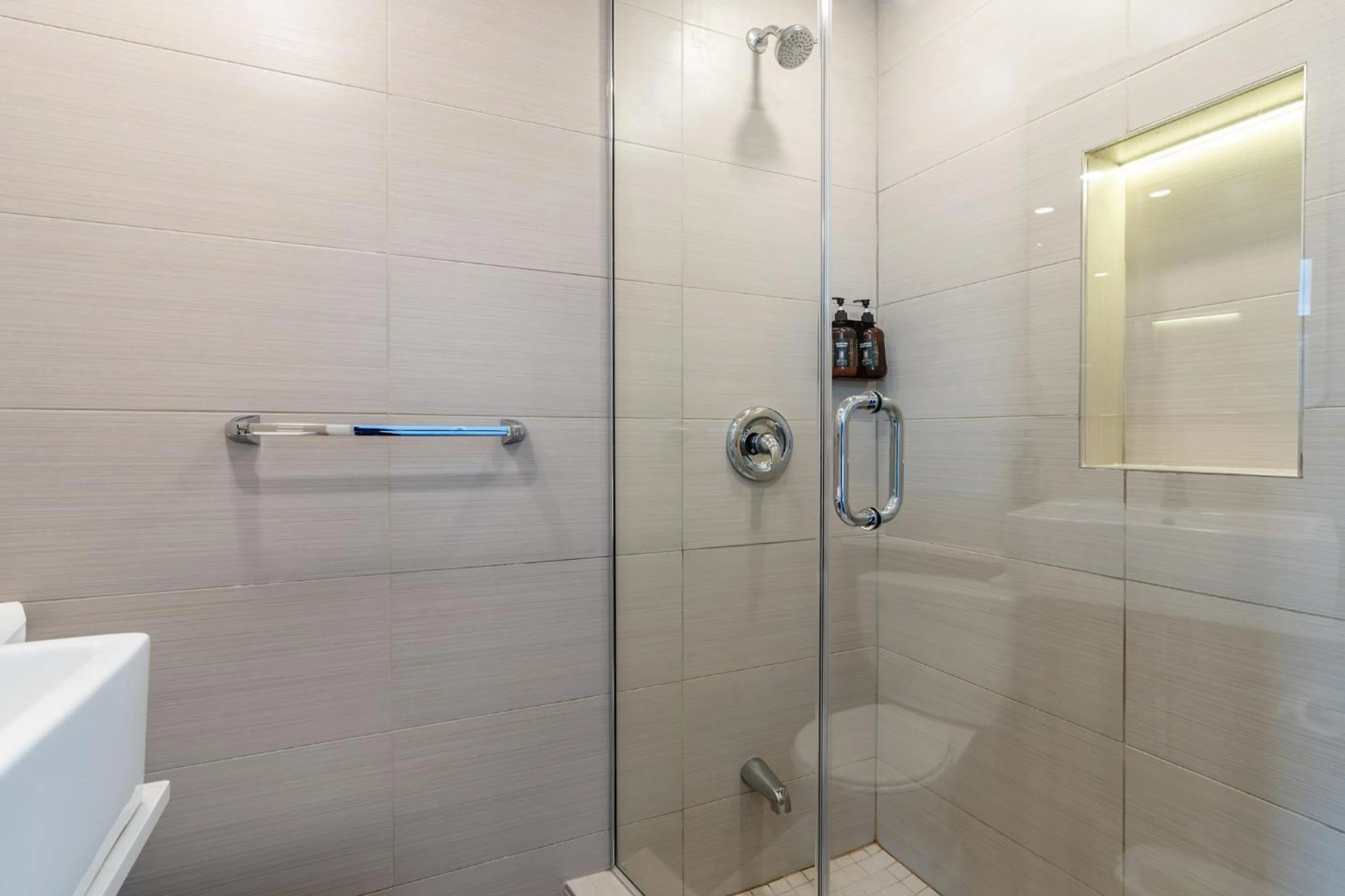 Shower in hotel le coach