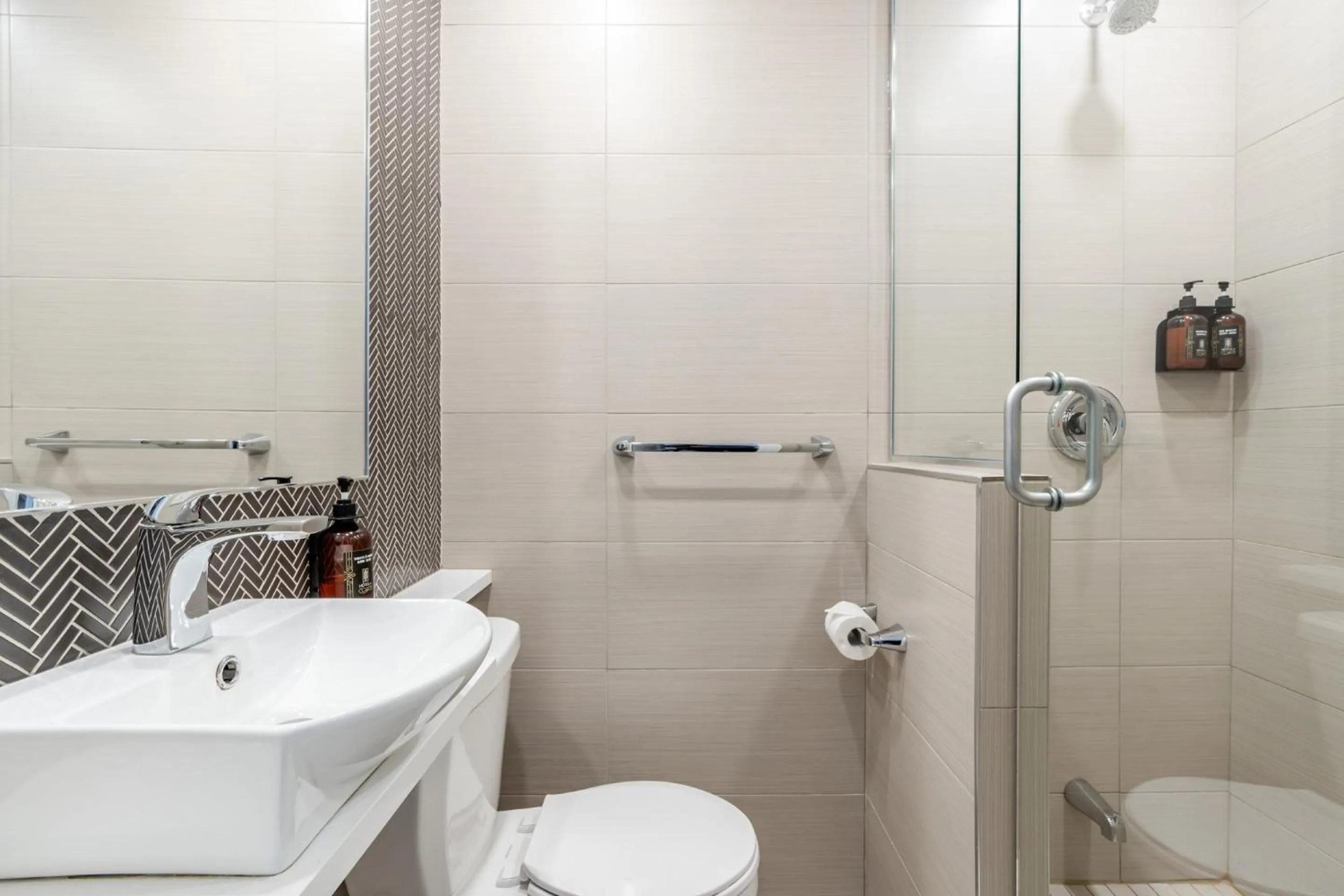 Shower in hotel le coach