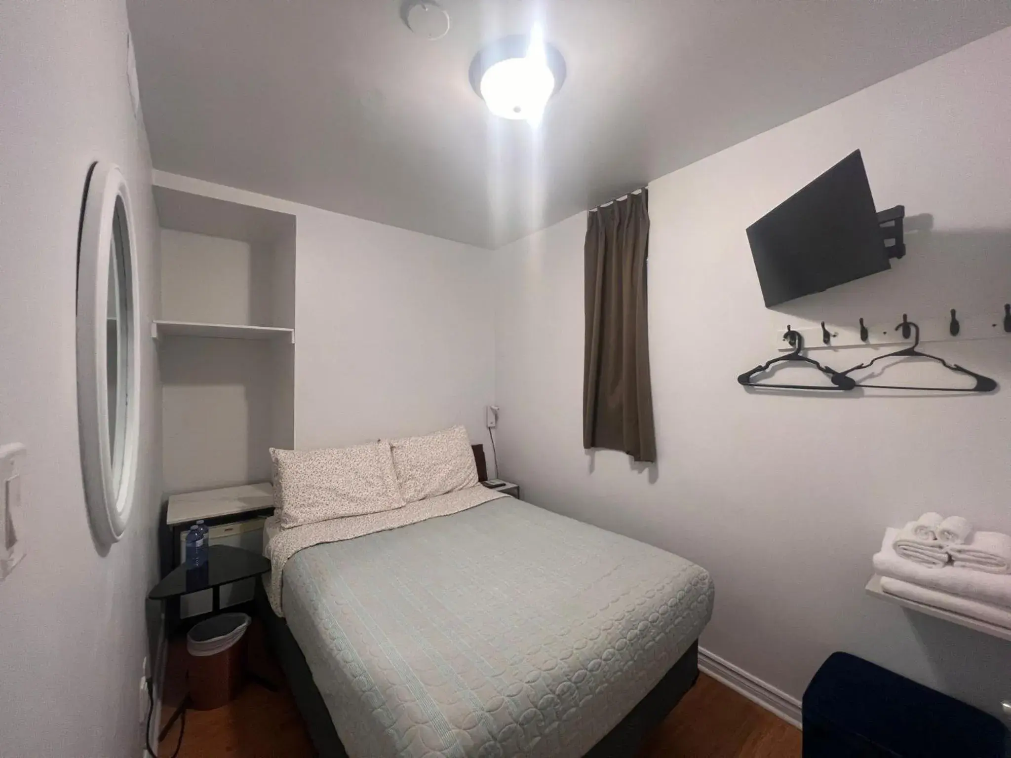 Budget Double Room in hotel le coach Budget Double Room in hotel le coach
