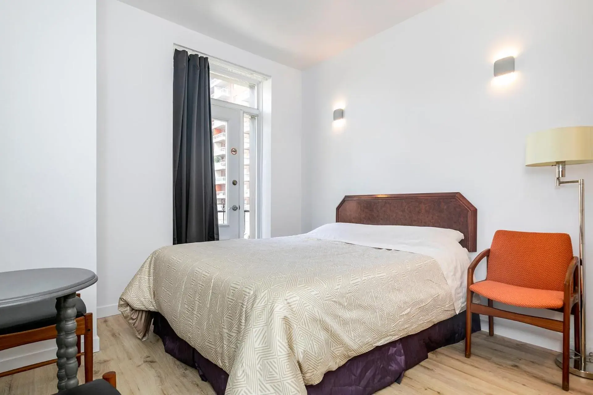 Double Room with Balcony in hotel le coach Double Room with Balcony in hotel le coach