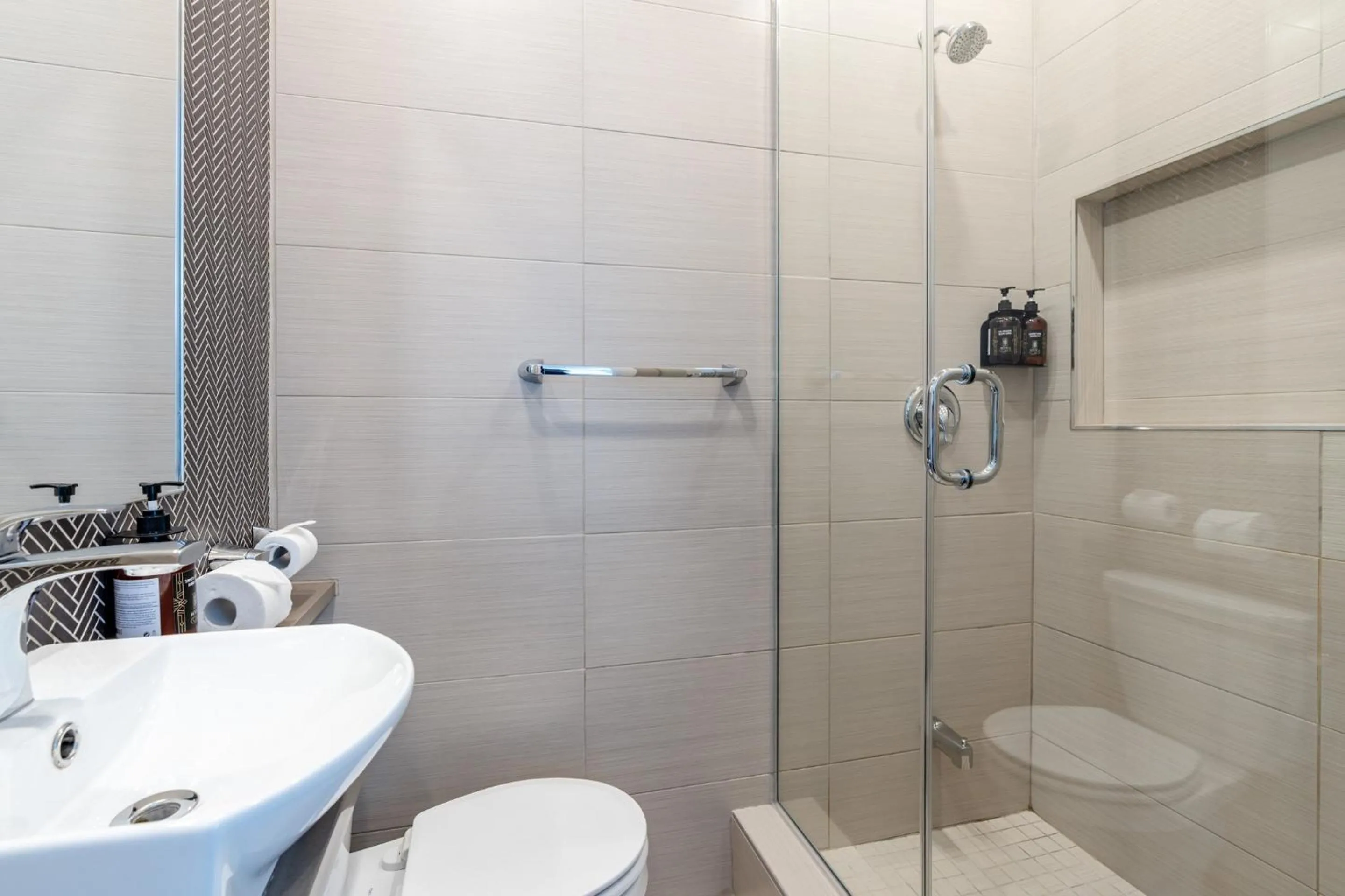 Shower in hotel le coach