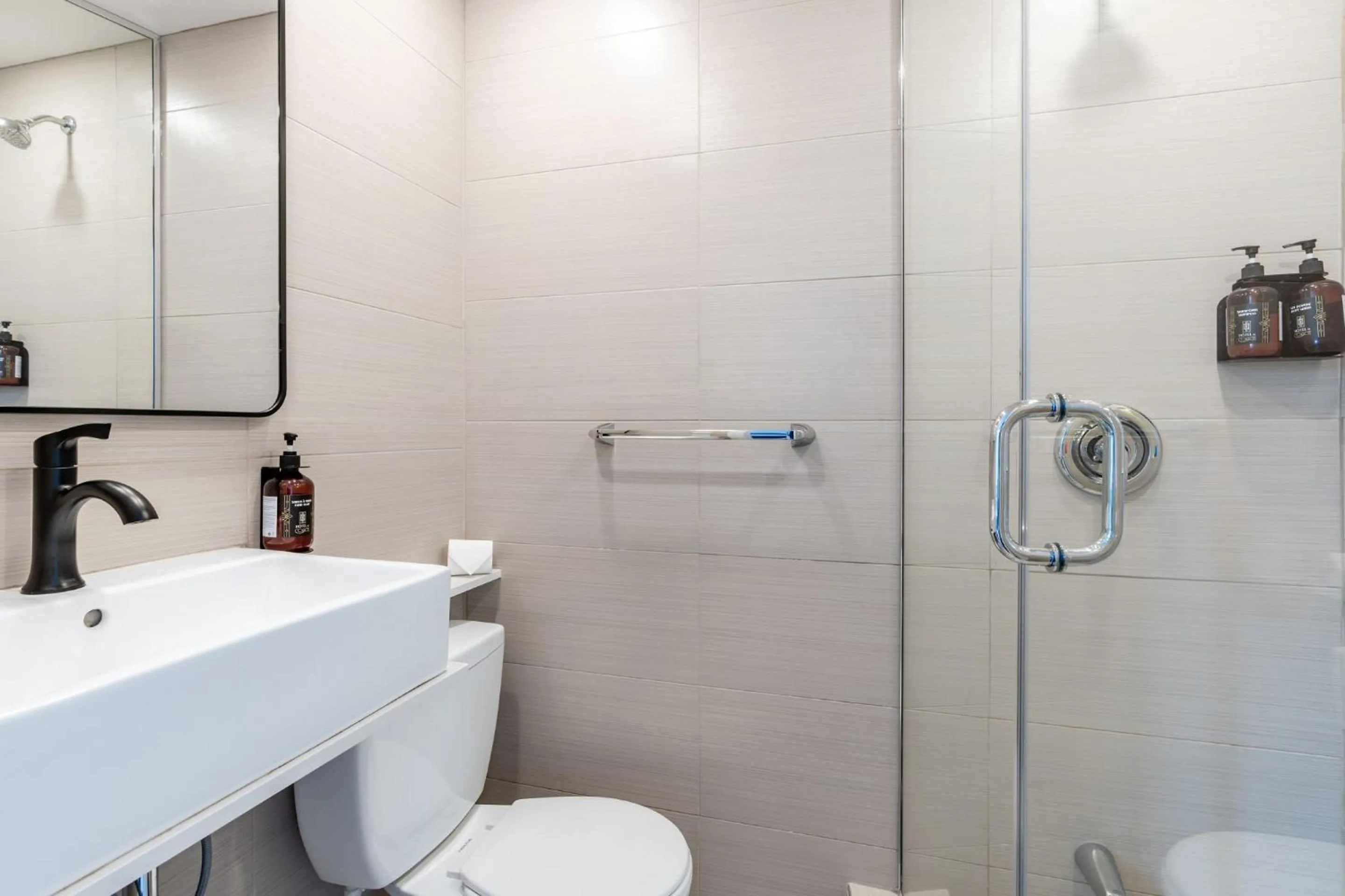 Shower in hotel le coach