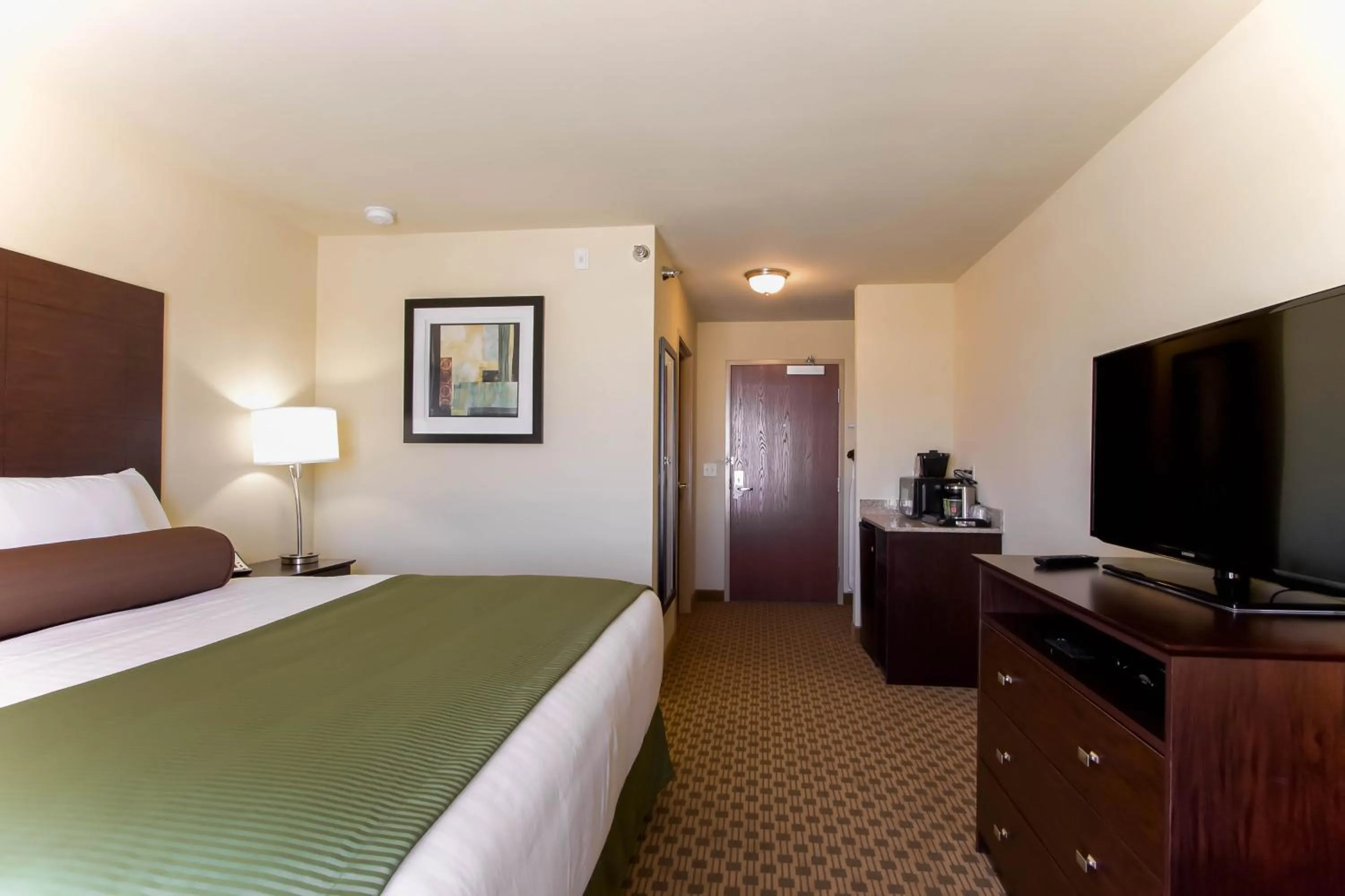 Bed in Cobblestone Inn & Suites - Eads