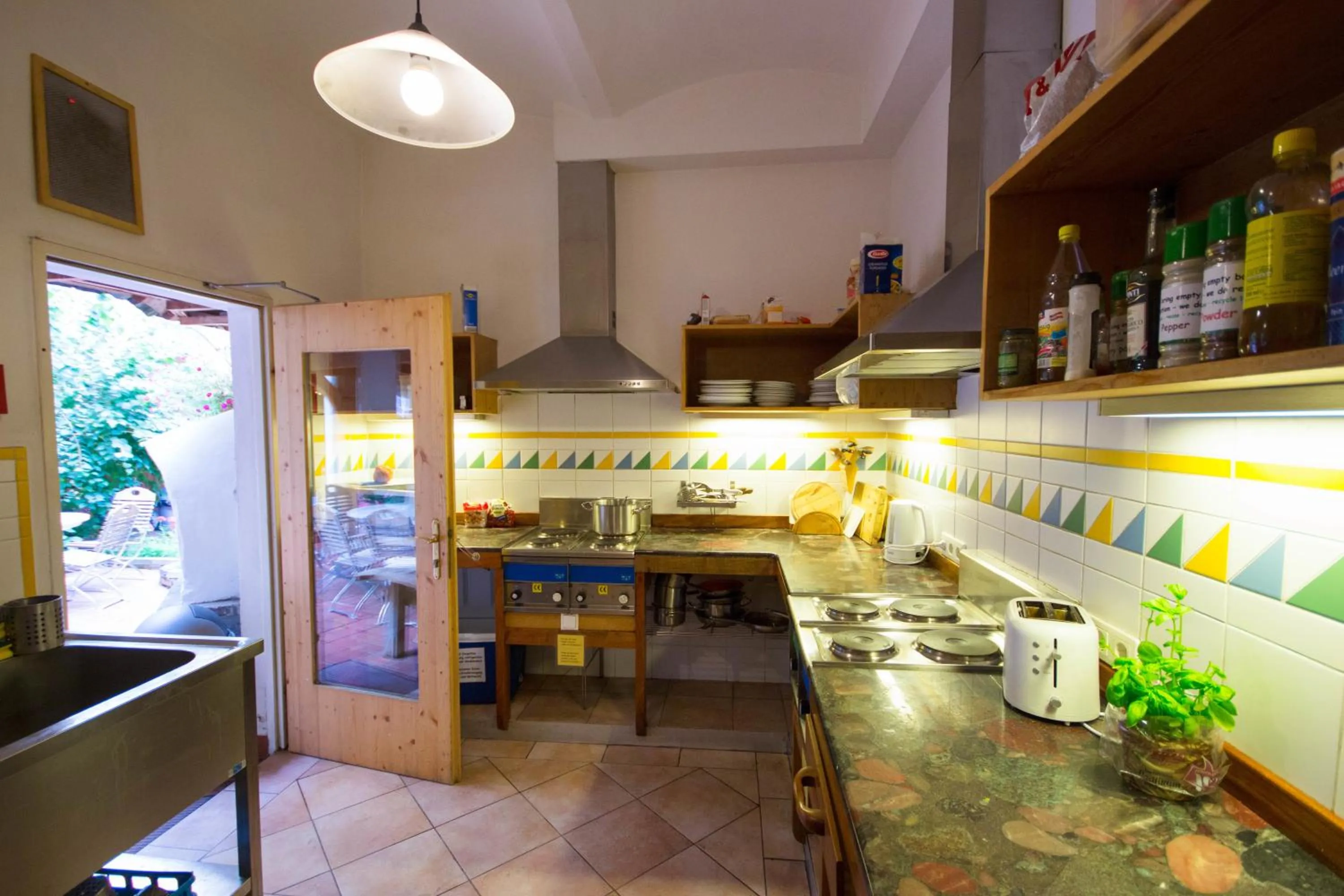 Kitchen or kitchenette in Vienna Hostel Ruthensteiner