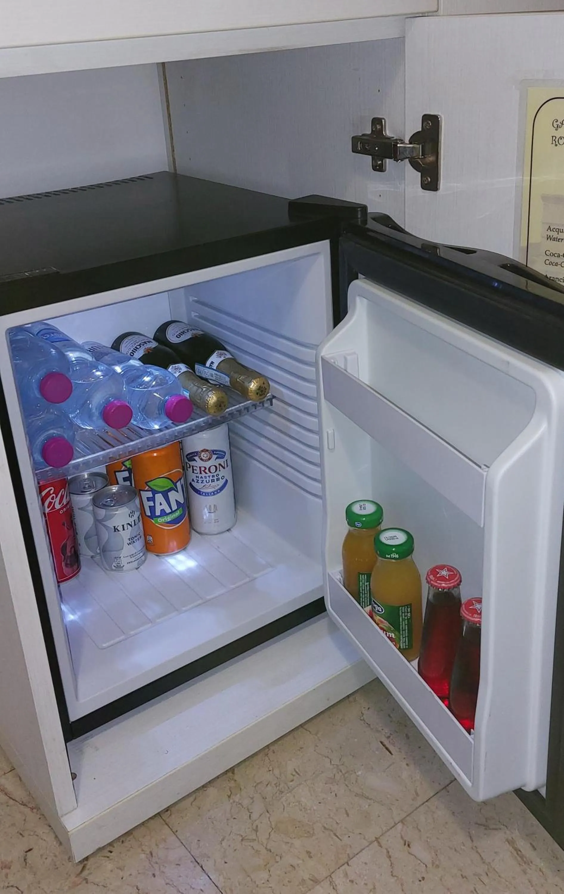 Food and drinks in Gaia's Room B&B