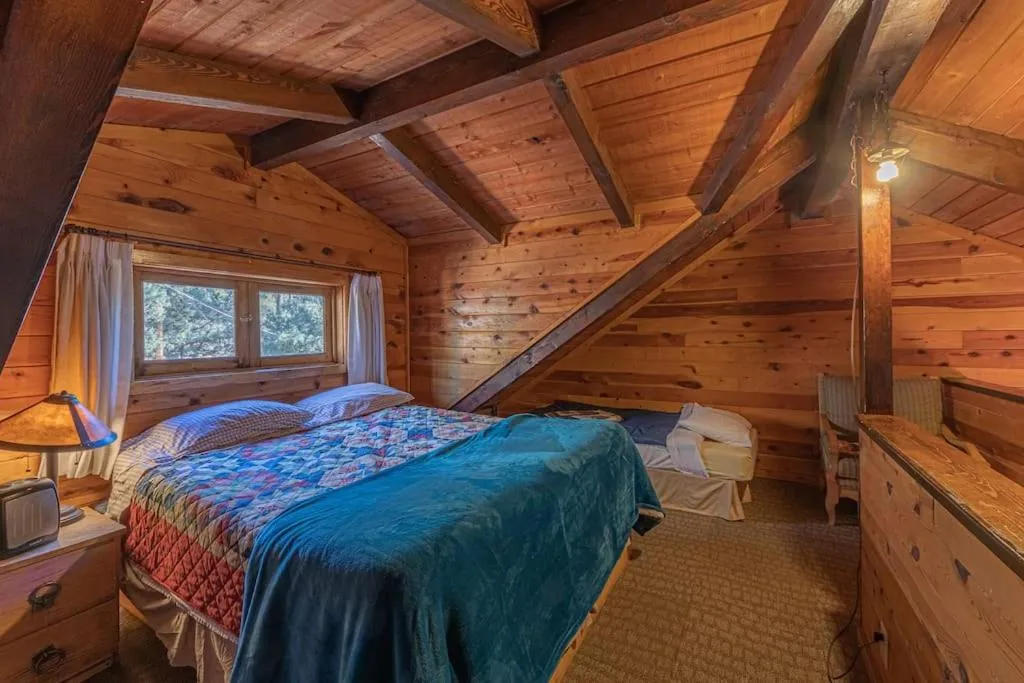 Bed in Forest Cabin 3 Bear's Den