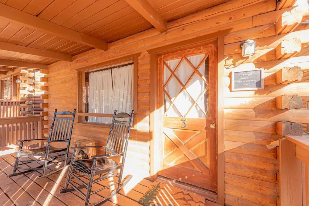 Forest Cabin 3 Bear's Den