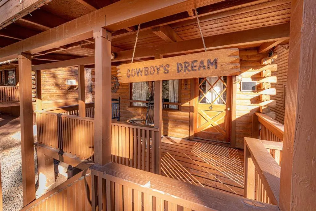 Forest Cabin 4 Cowboys Dream