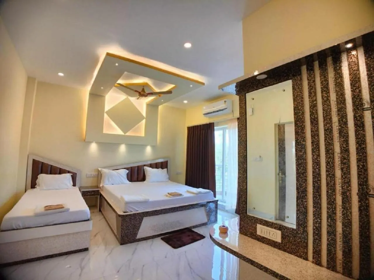 Bedroom, Bed in Hindusthan Inn - On Beach