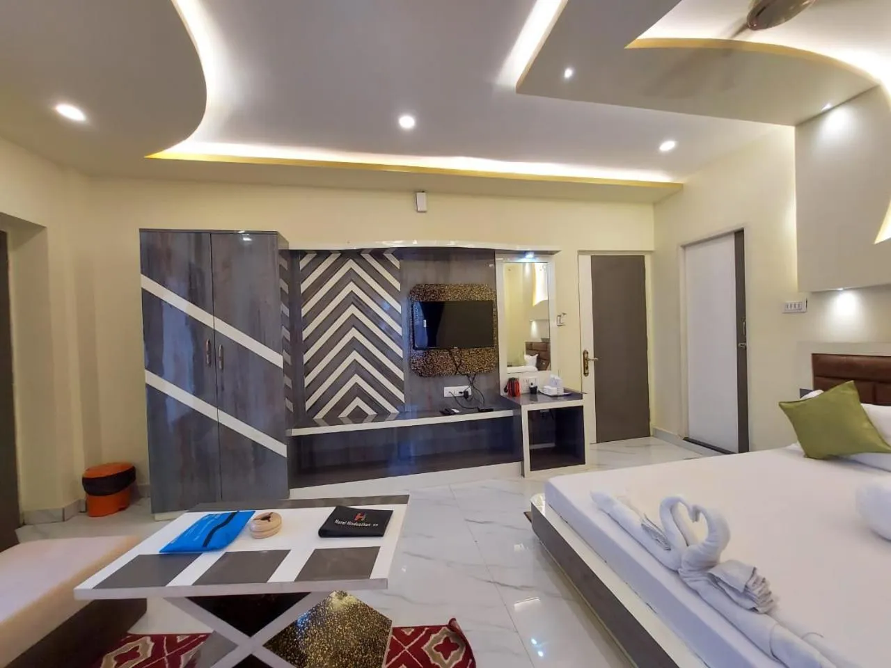 Bed in Hindusthan Inn - On Beach