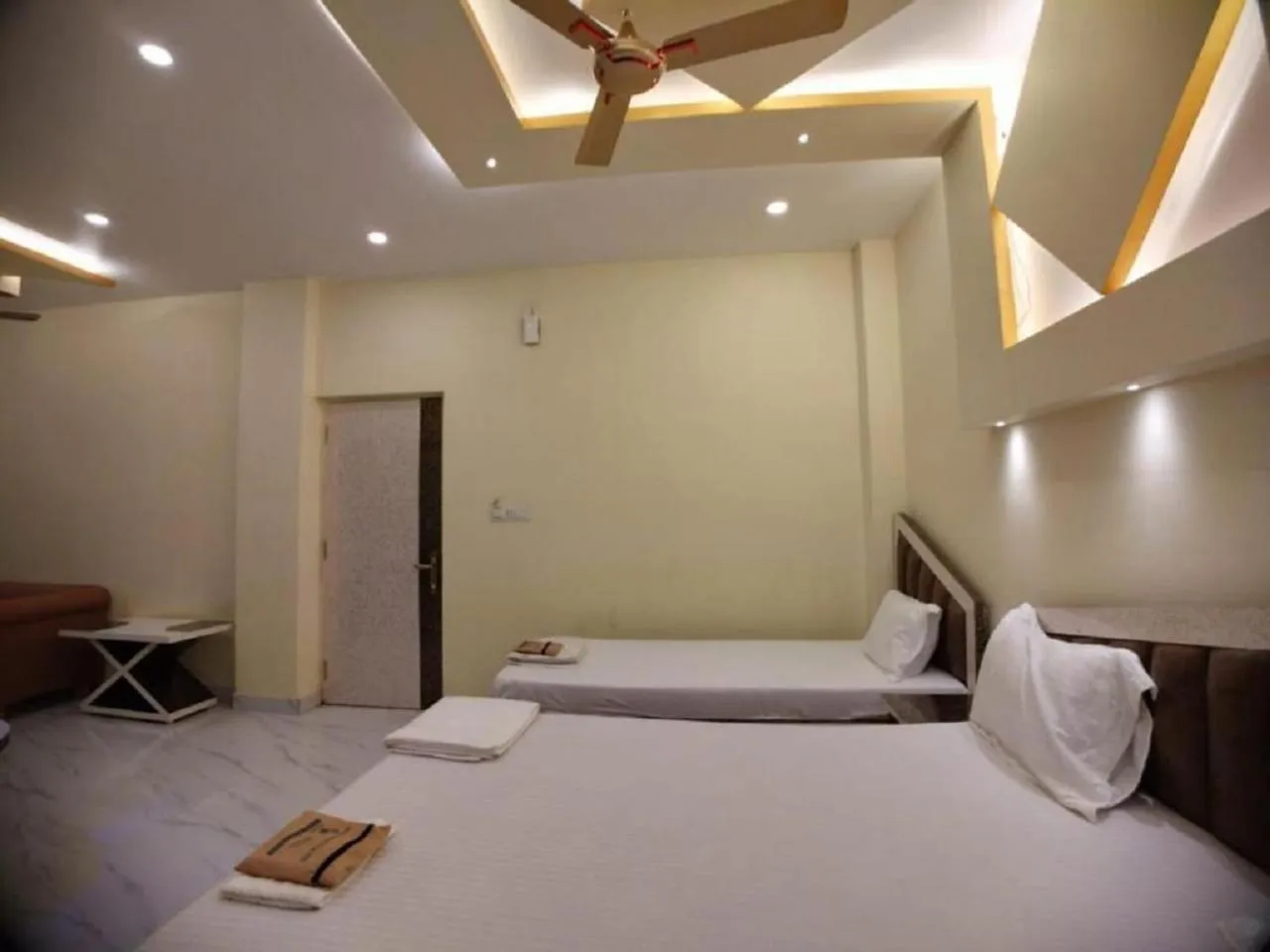 Bedroom, Bed in Hindusthan Inn - On Beach