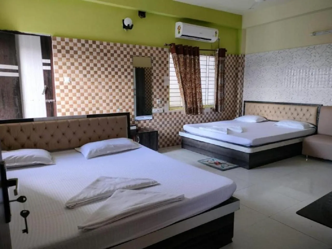 Bedroom, Bed in Hindusthan Inn - On Beach