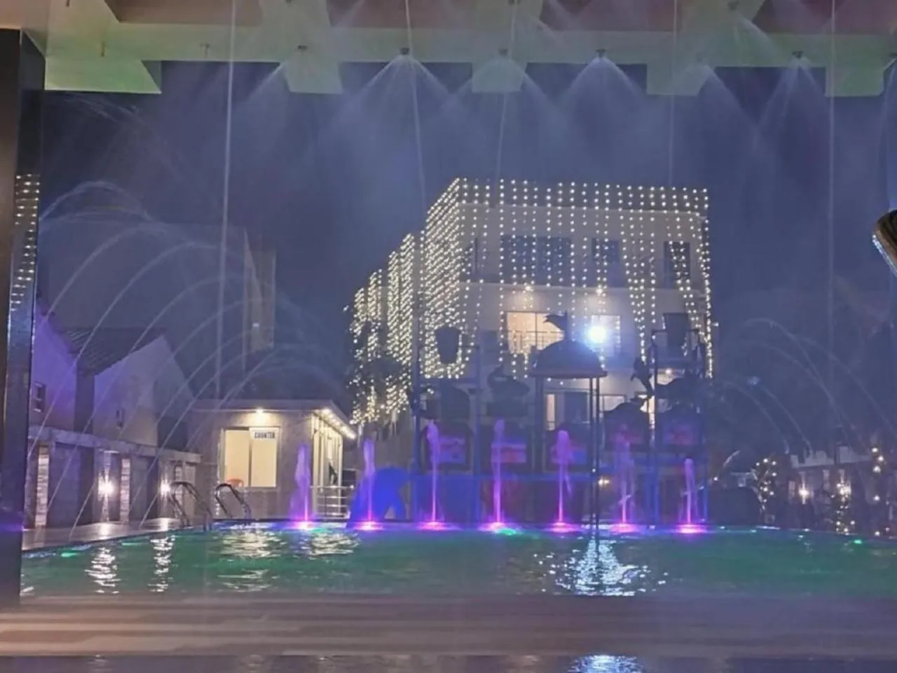 Swimming pool in Hindusthan Inn - On Beach