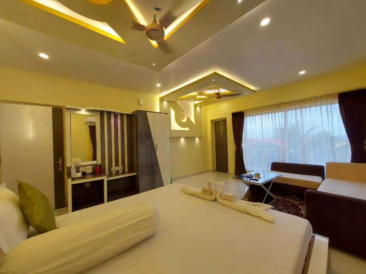 Bed in Hindusthan Inn - On Beach