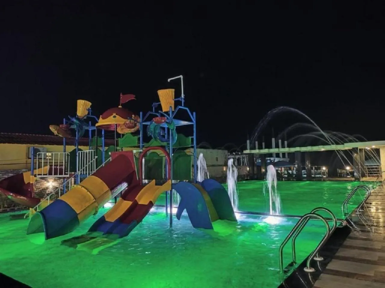 Swimming pool in Hindusthan Inn - On Beach