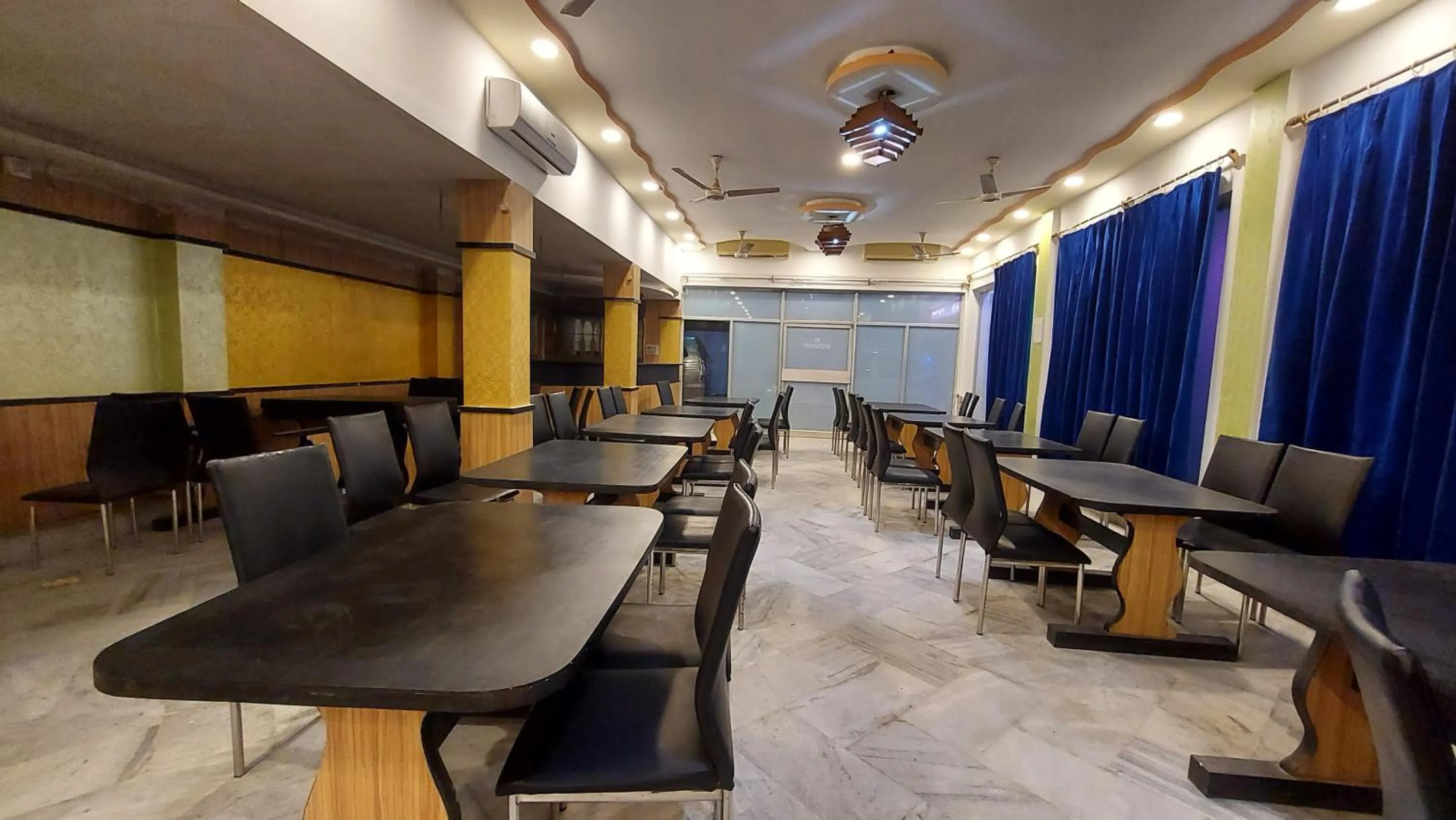 Restaurant/places to eat in Hindusthan Inn - On Beach