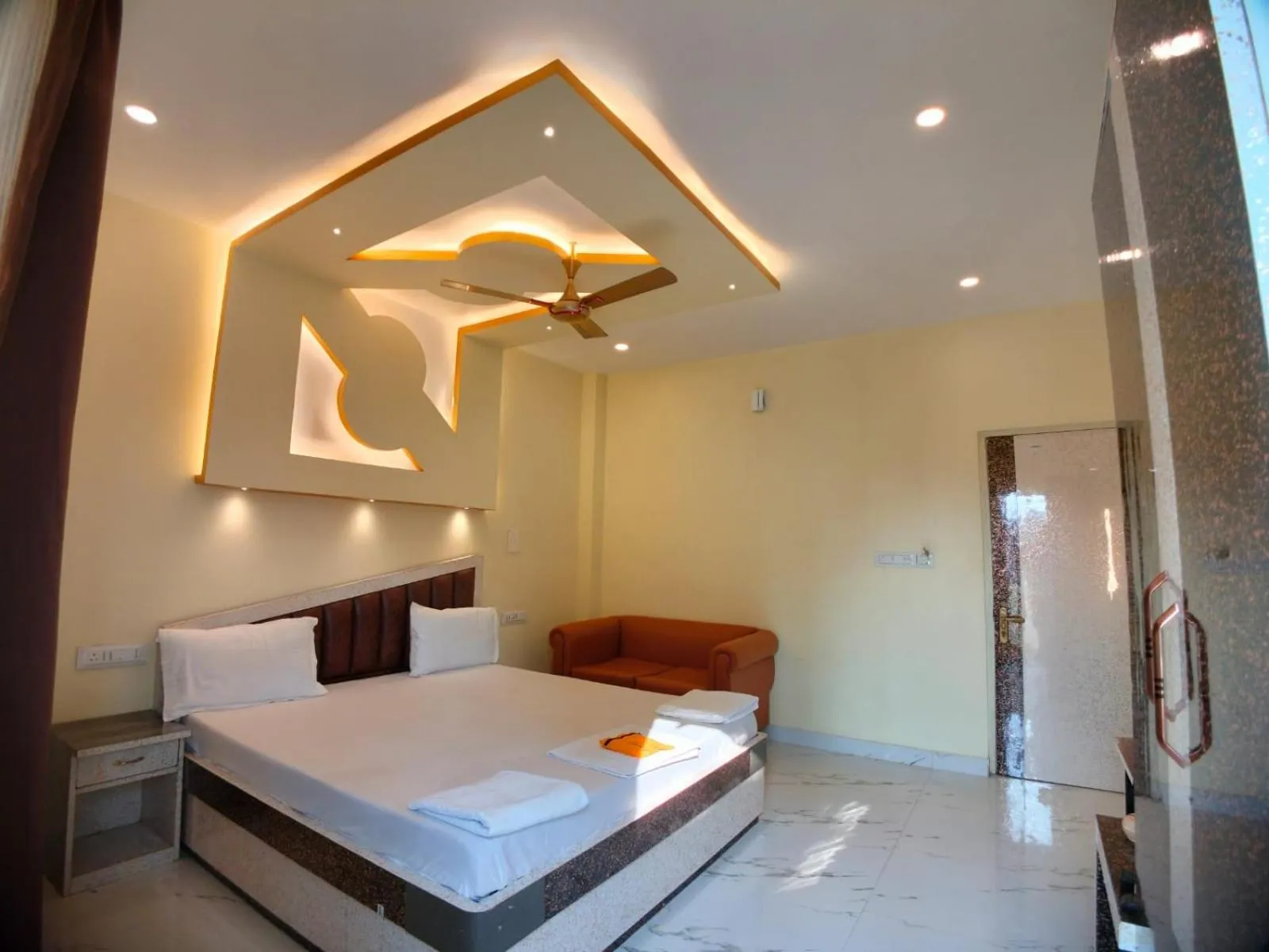 Bed in Hindusthan Inn - On Beach