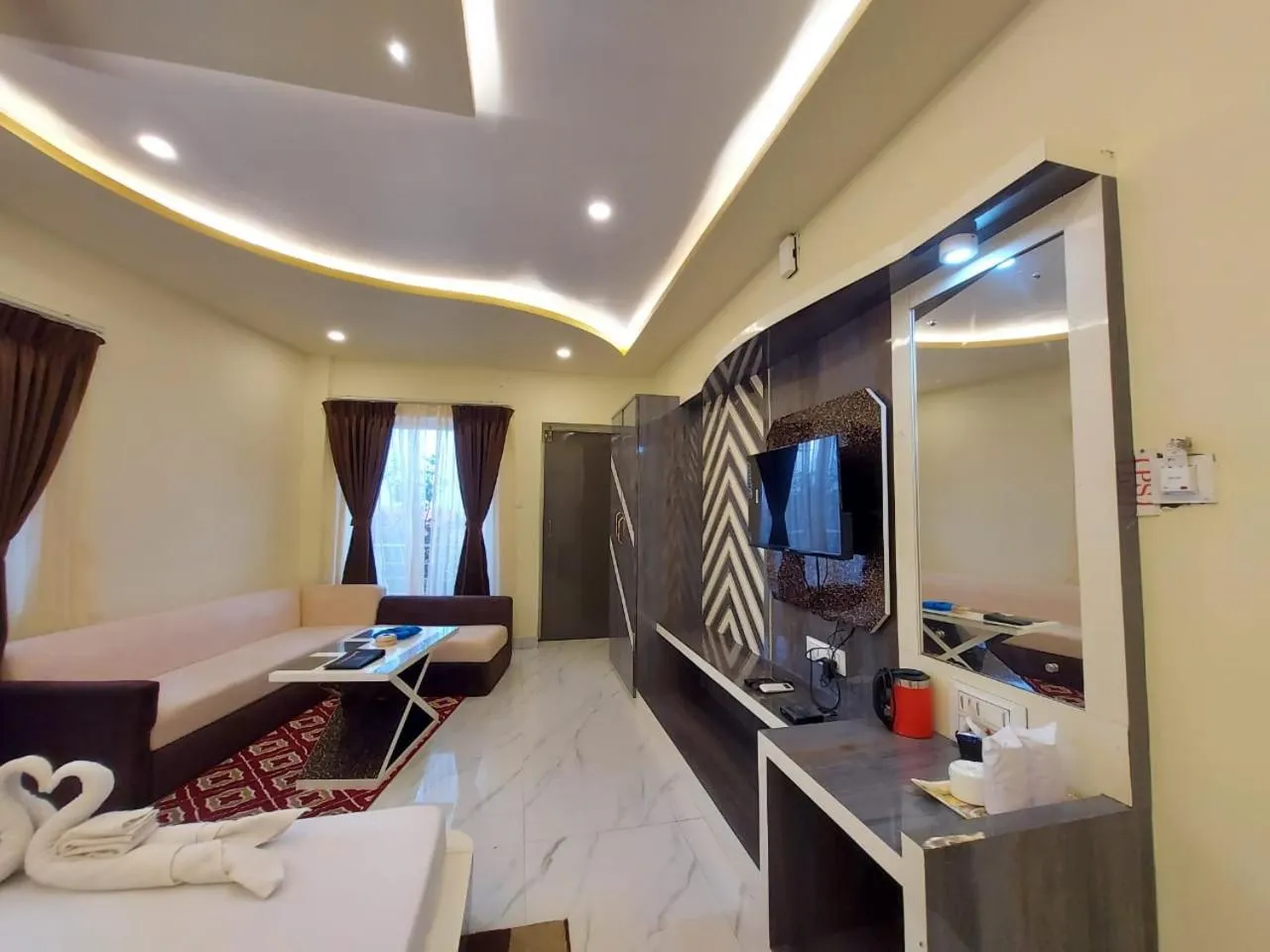 Communal lounge/ TV room, Bed in Hindusthan Inn - On Beach