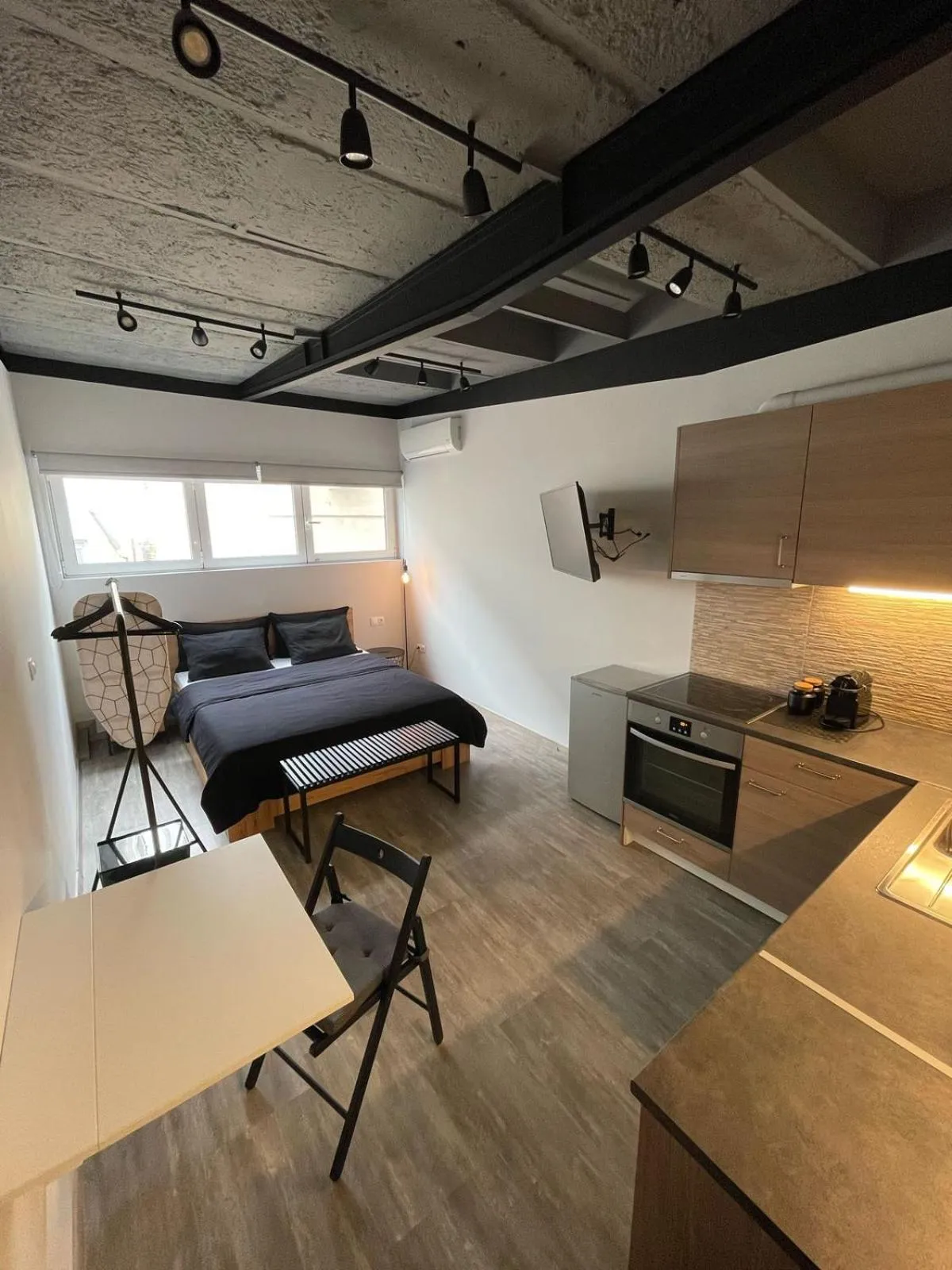 Photo of the whole room in Ermoo Athens Modern Living