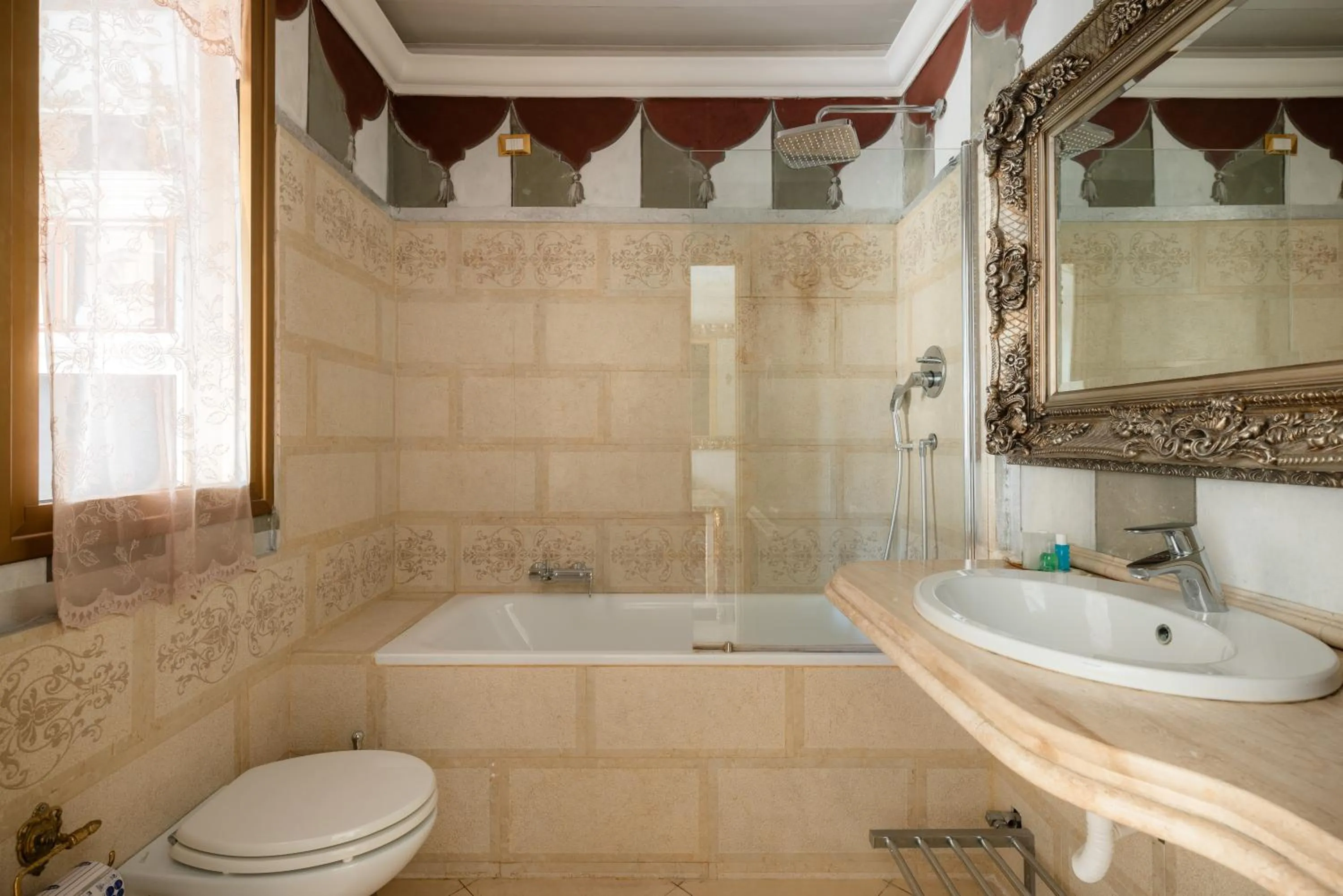 Bathroom in Romanico Palace Luxury Hotel & SPA