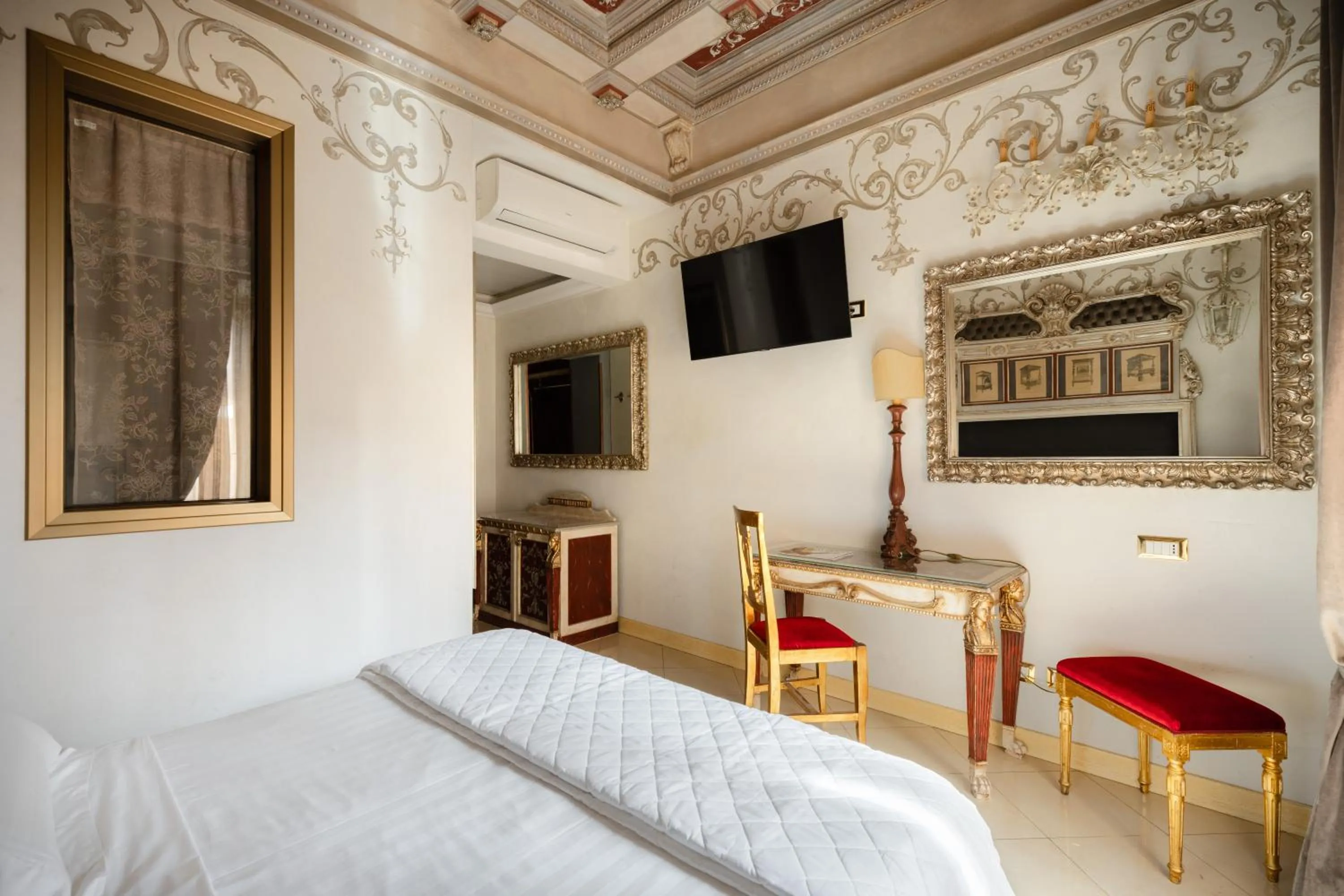 Bedroom, Bed in Romanico Palace Luxury Hotel & SPA