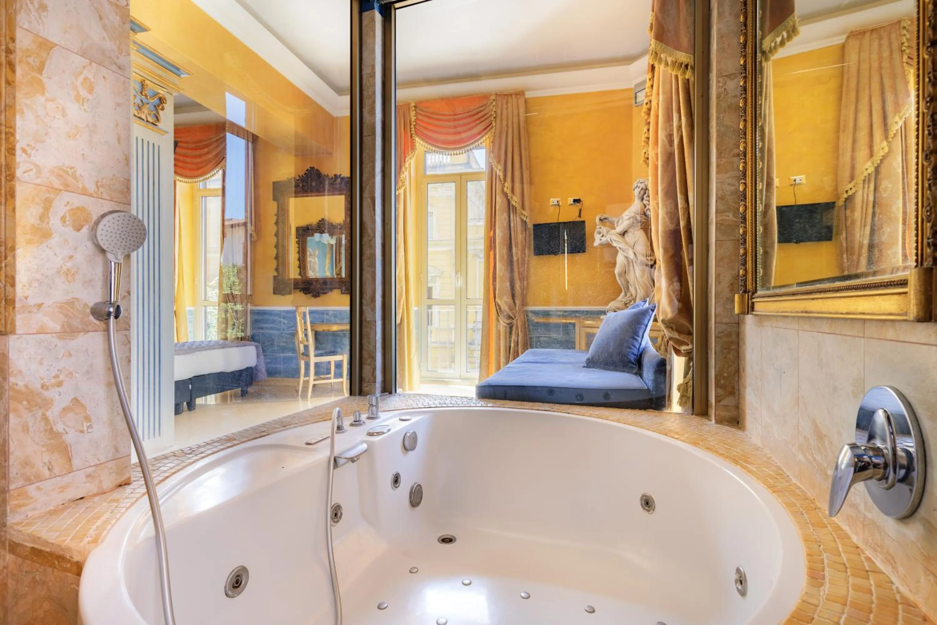 Shower in Romanico Palace Luxury Hotel & SPA