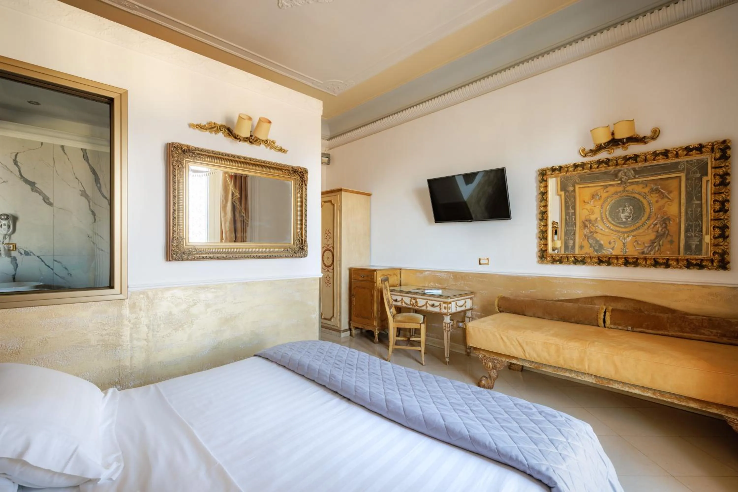 Bedroom, Bed in Romanico Palace Luxury Hotel & SPA