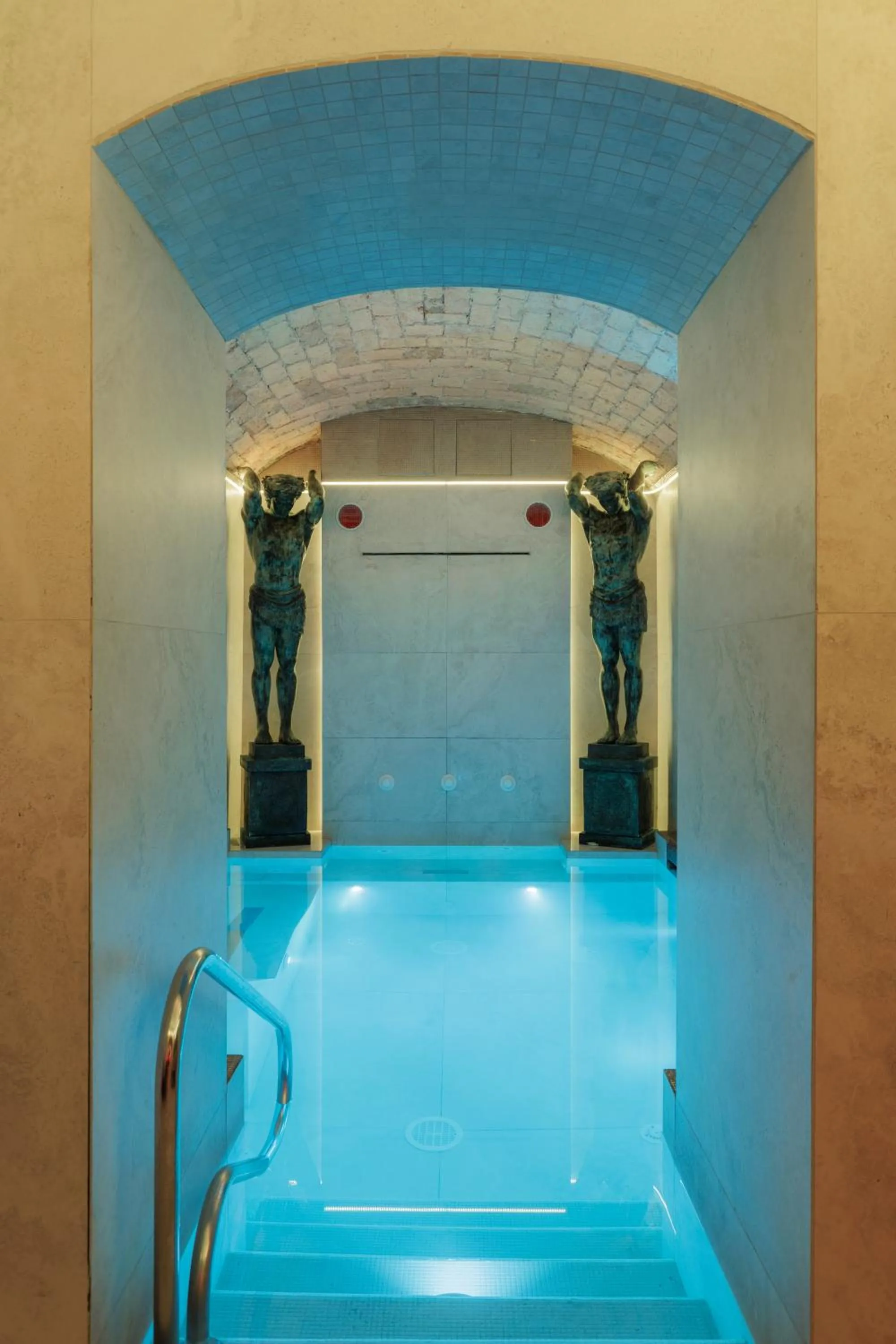 Hot Tub in Romanico Palace Luxury Hotel & SPA
