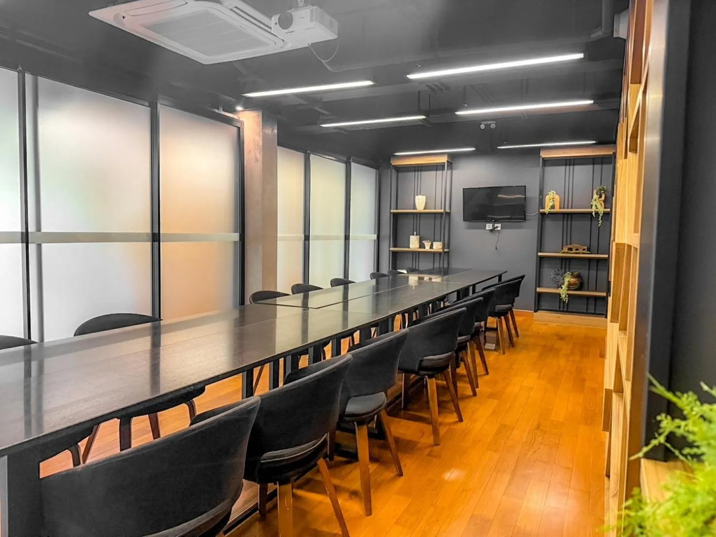 Meeting/conference room in 12 The Residence Hotel at Don Mueang Airport