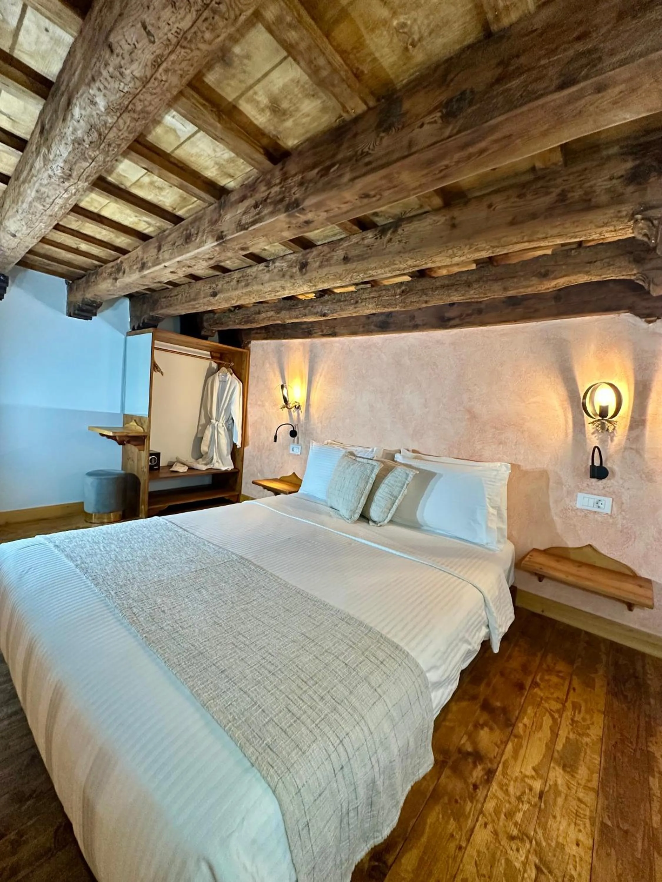 Bedroom, Bed in Midgard Suites (Medieval Town)