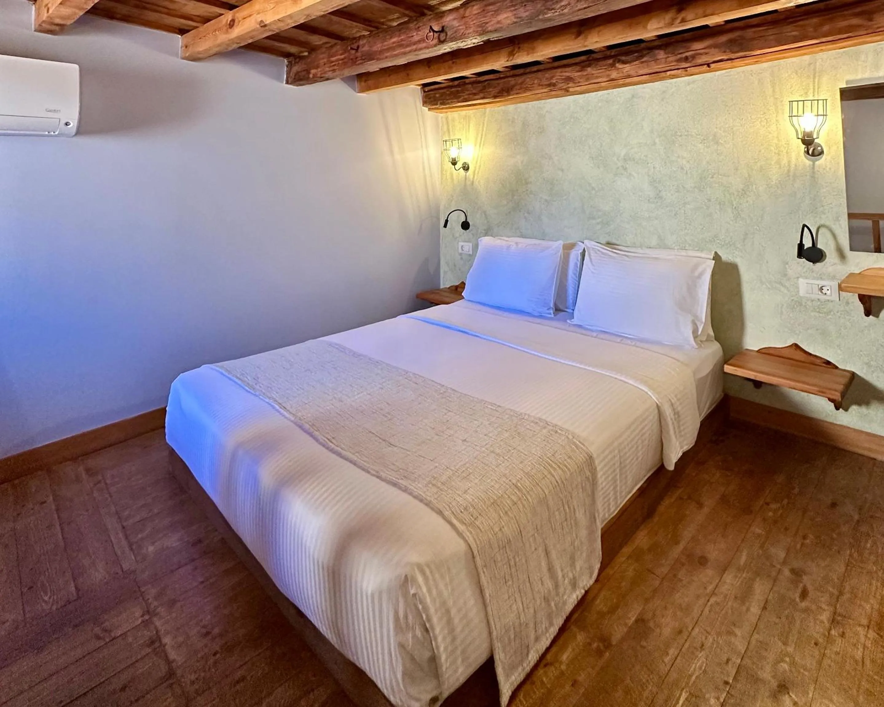 Bed in Midgard Suites (Medieval Town)