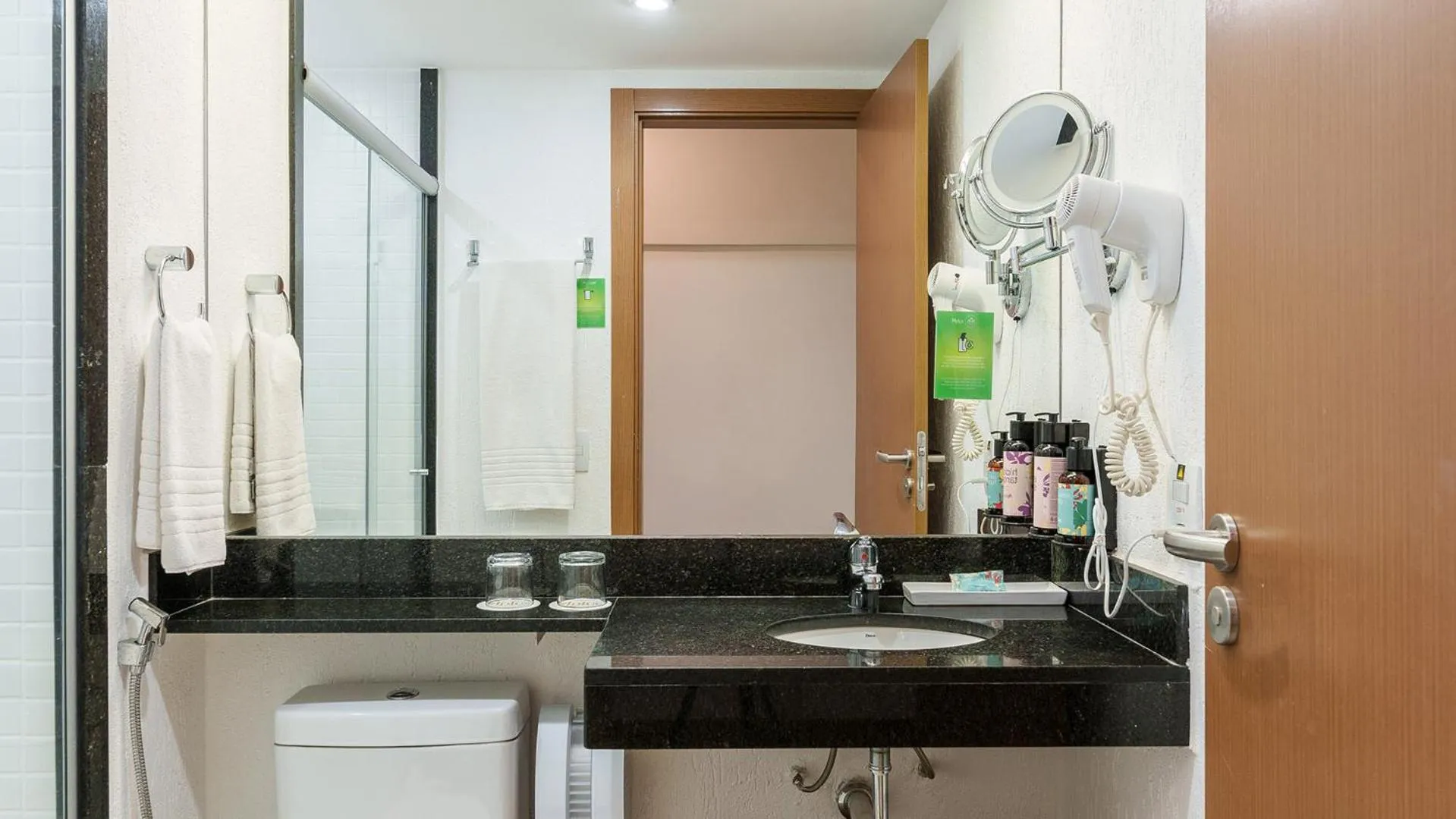 Bathroom in Athos Bulcão Hplus Executive