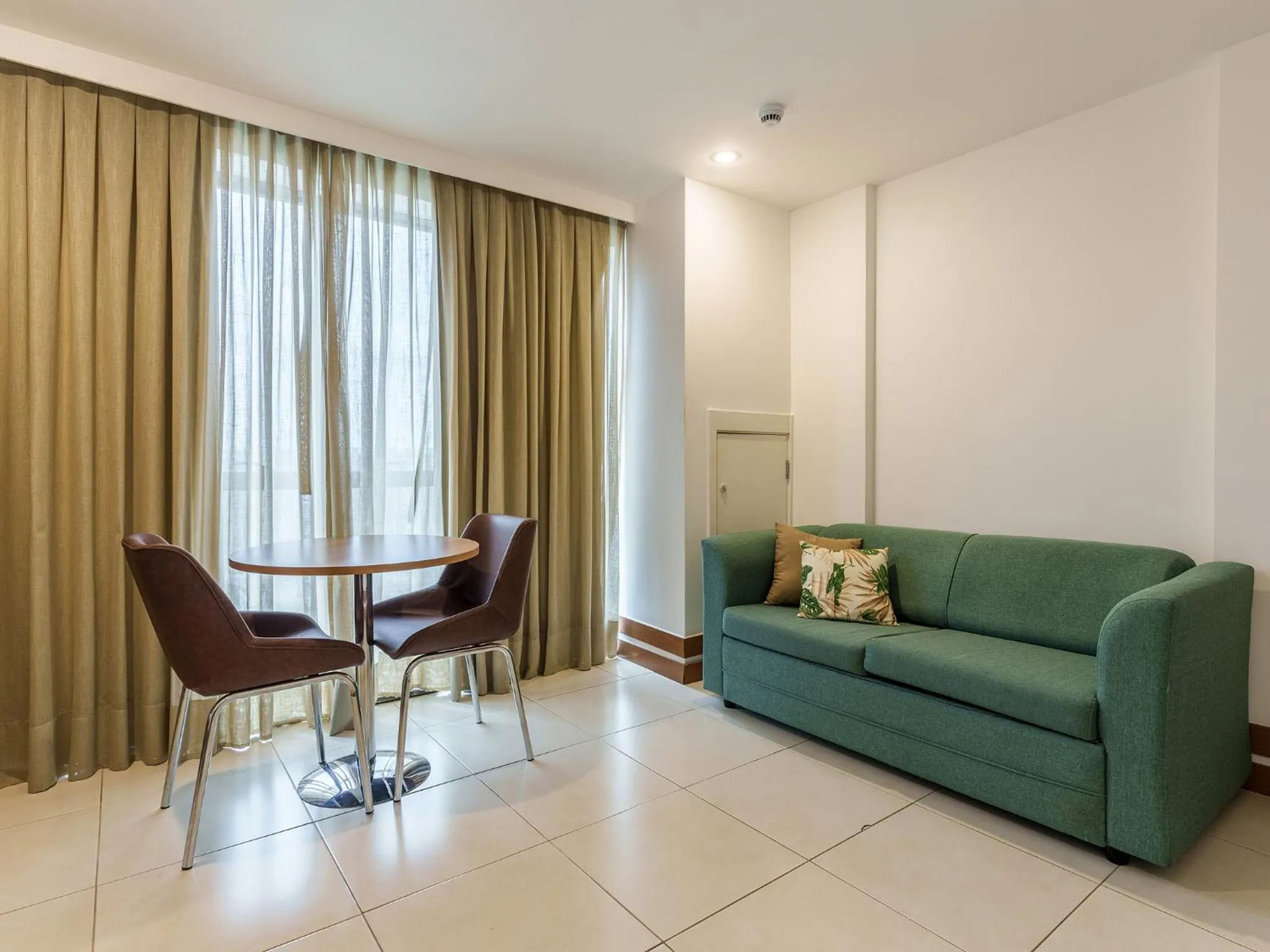 Seating area in Athos Bulcão Hplus Executive