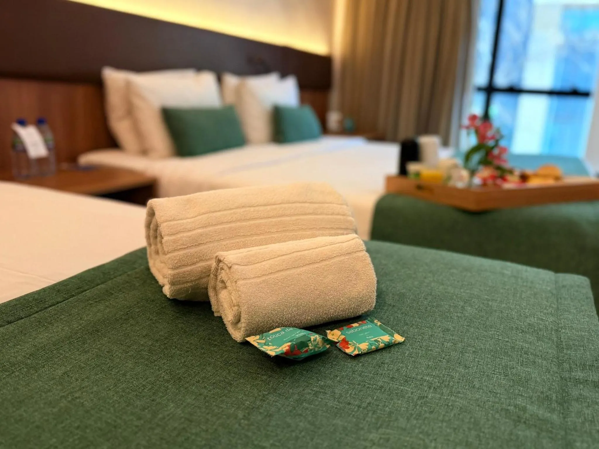 Photo of the whole room, Bed in Athos Bulcão Hplus Executive