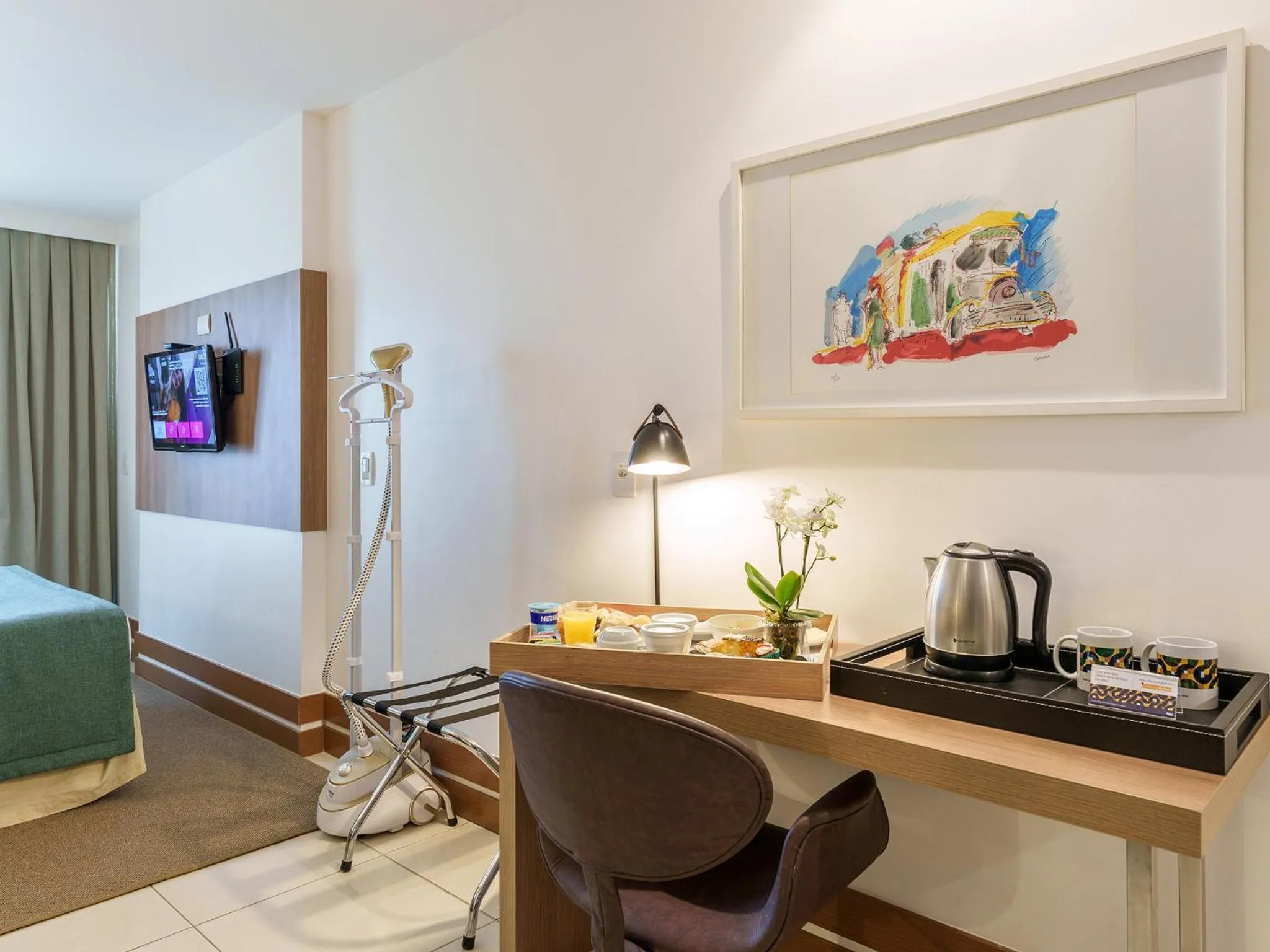 Dining area, Bed in Athos Bulcão Hplus Executive