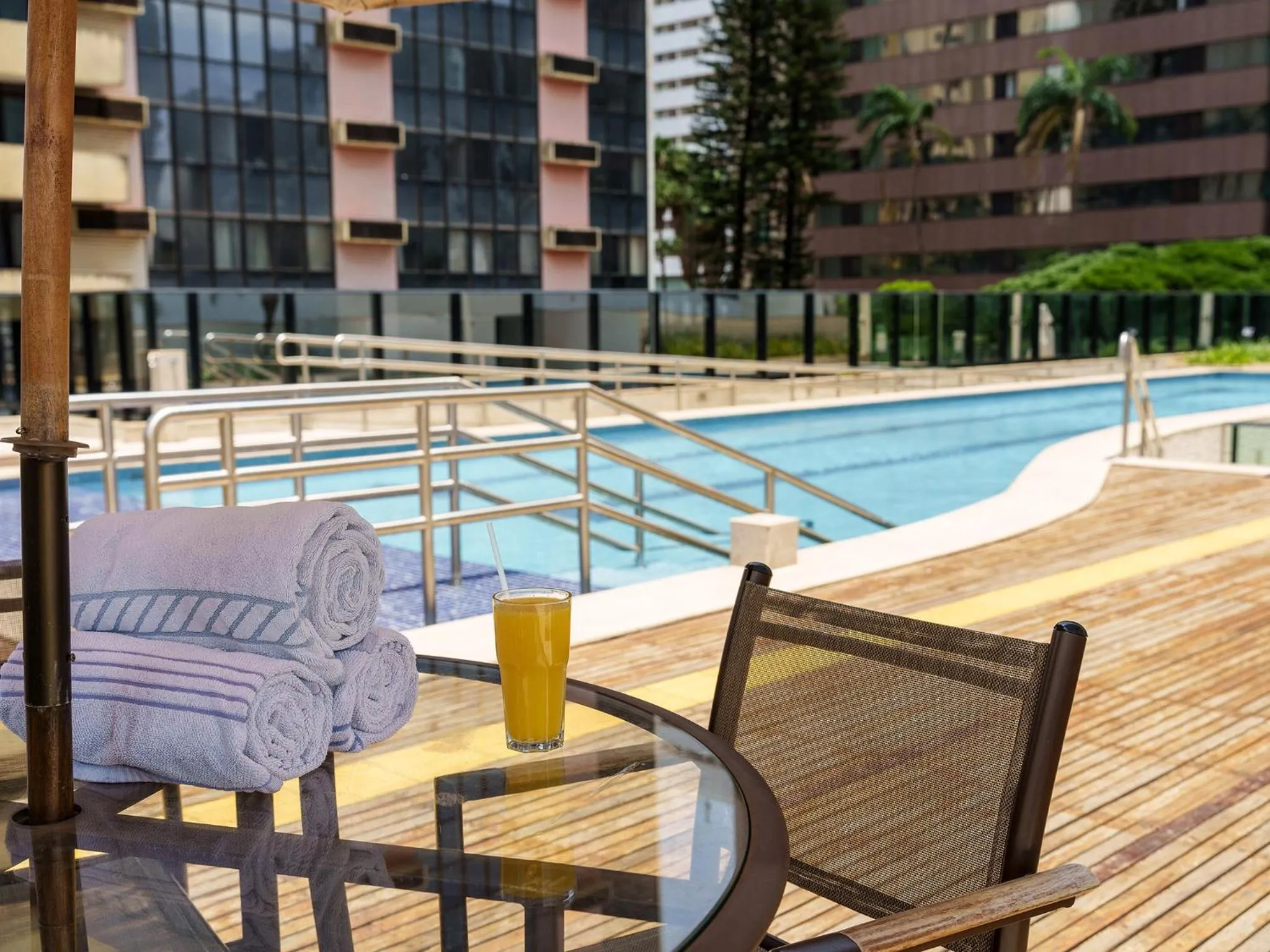 Swimming pool in Athos Bulcão Hplus Executive