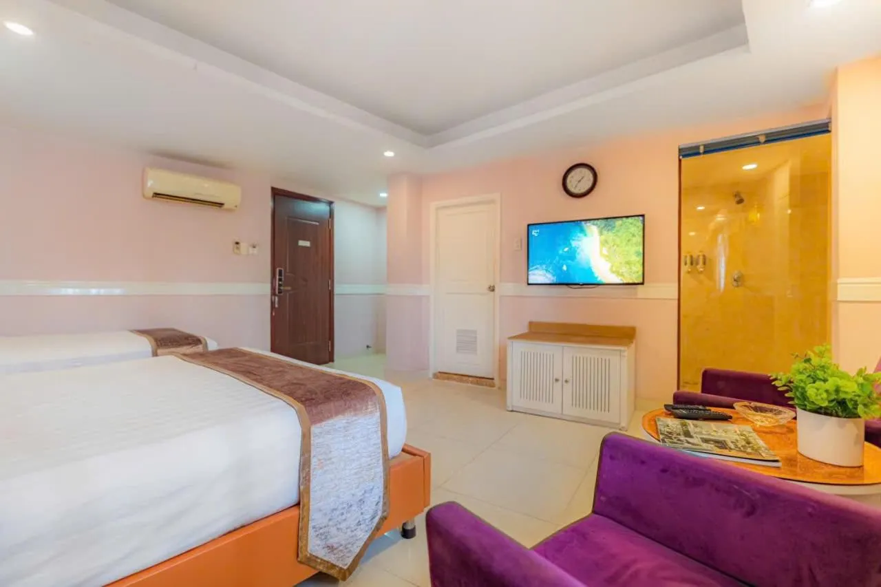 Bed in Fortune 1127 - Central Hotel