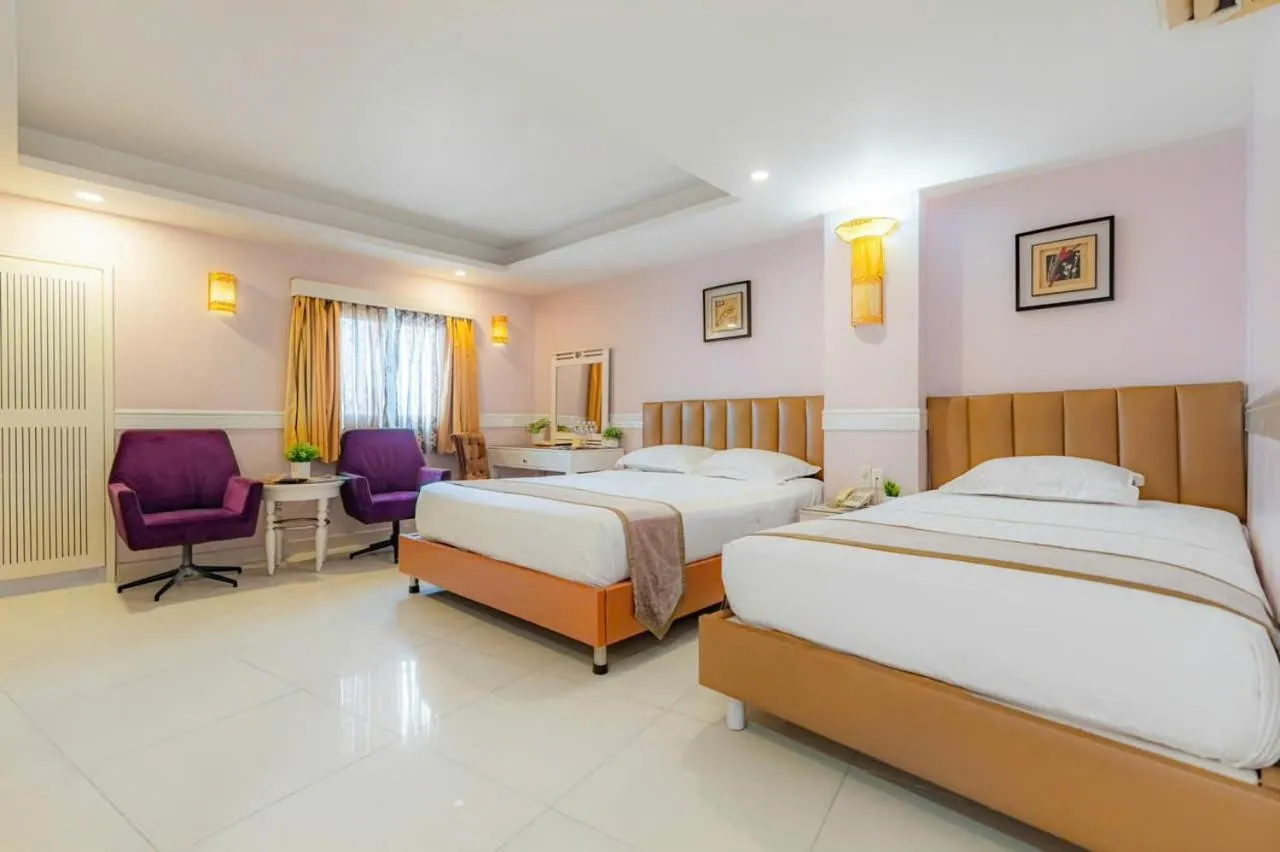 Bed in Fortune 1127 - Central Hotel