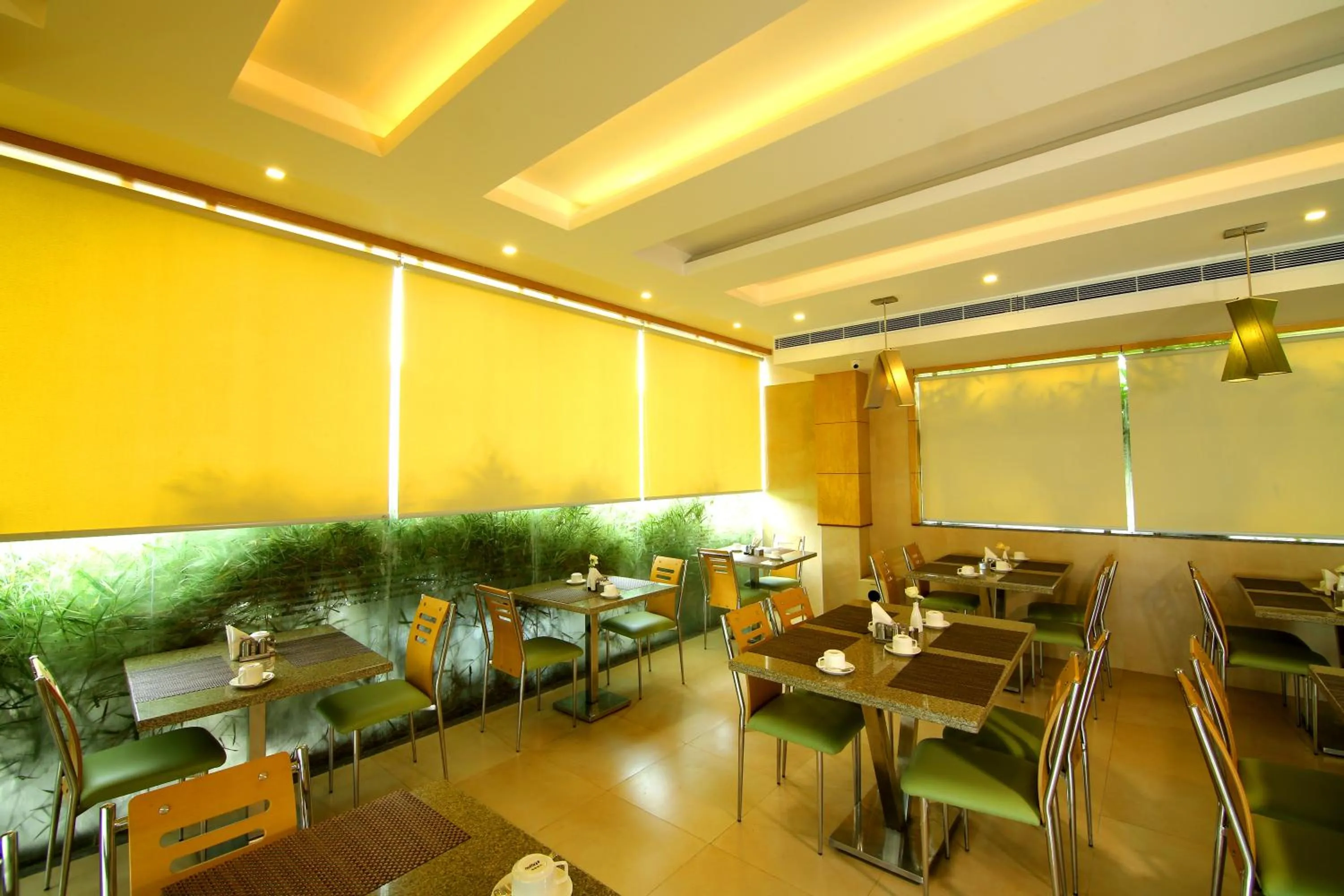 Restaurant/places to eat in Hotel Hillway Park