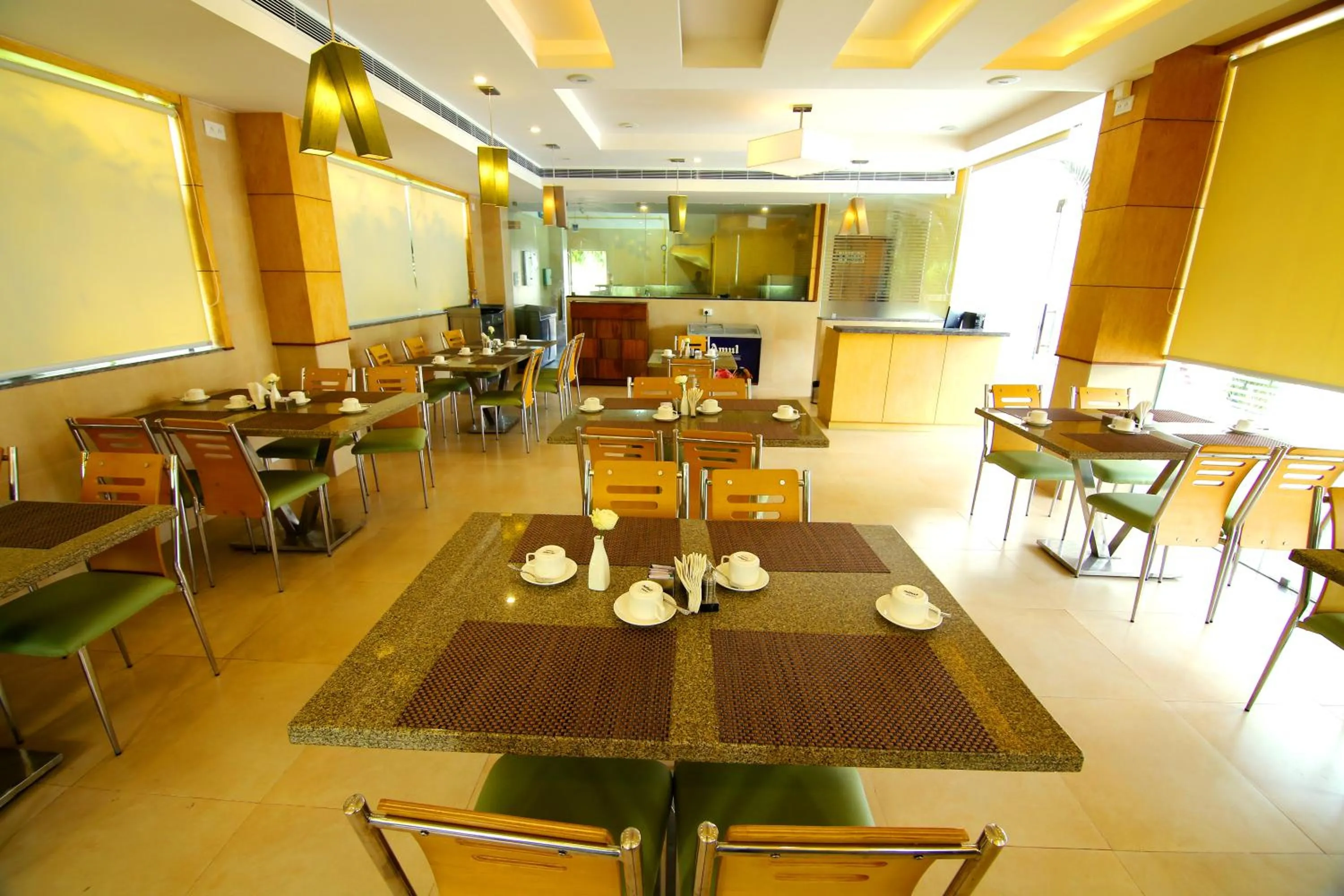 Restaurant/places to eat in Hotel Hillway Park