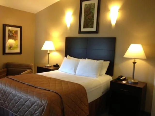 Photo of the whole room, Bed in Casa de Fruta Cabins, Inn & RV Park