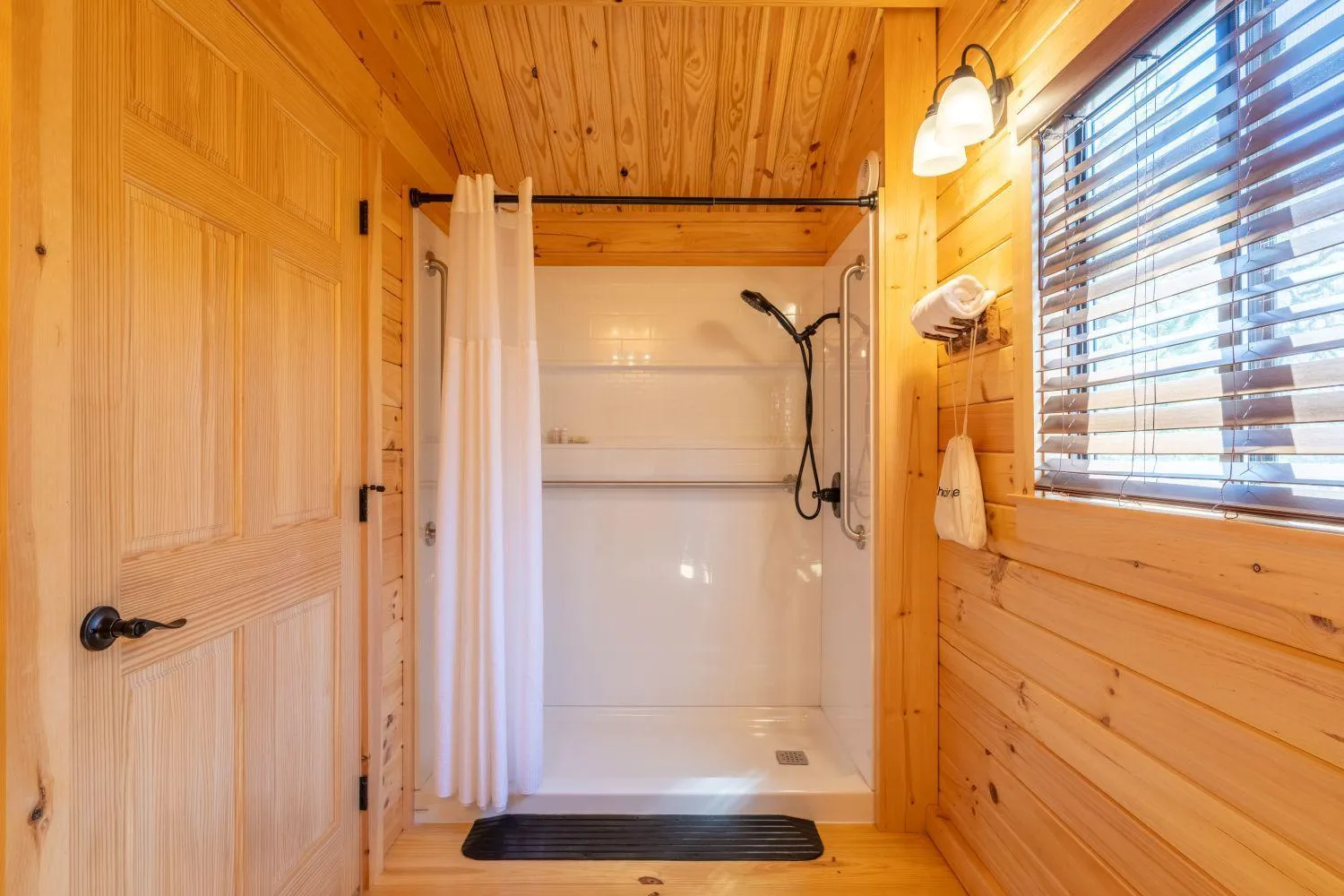 Shower in Casa de Fruta Cabins, Inn & RV Park