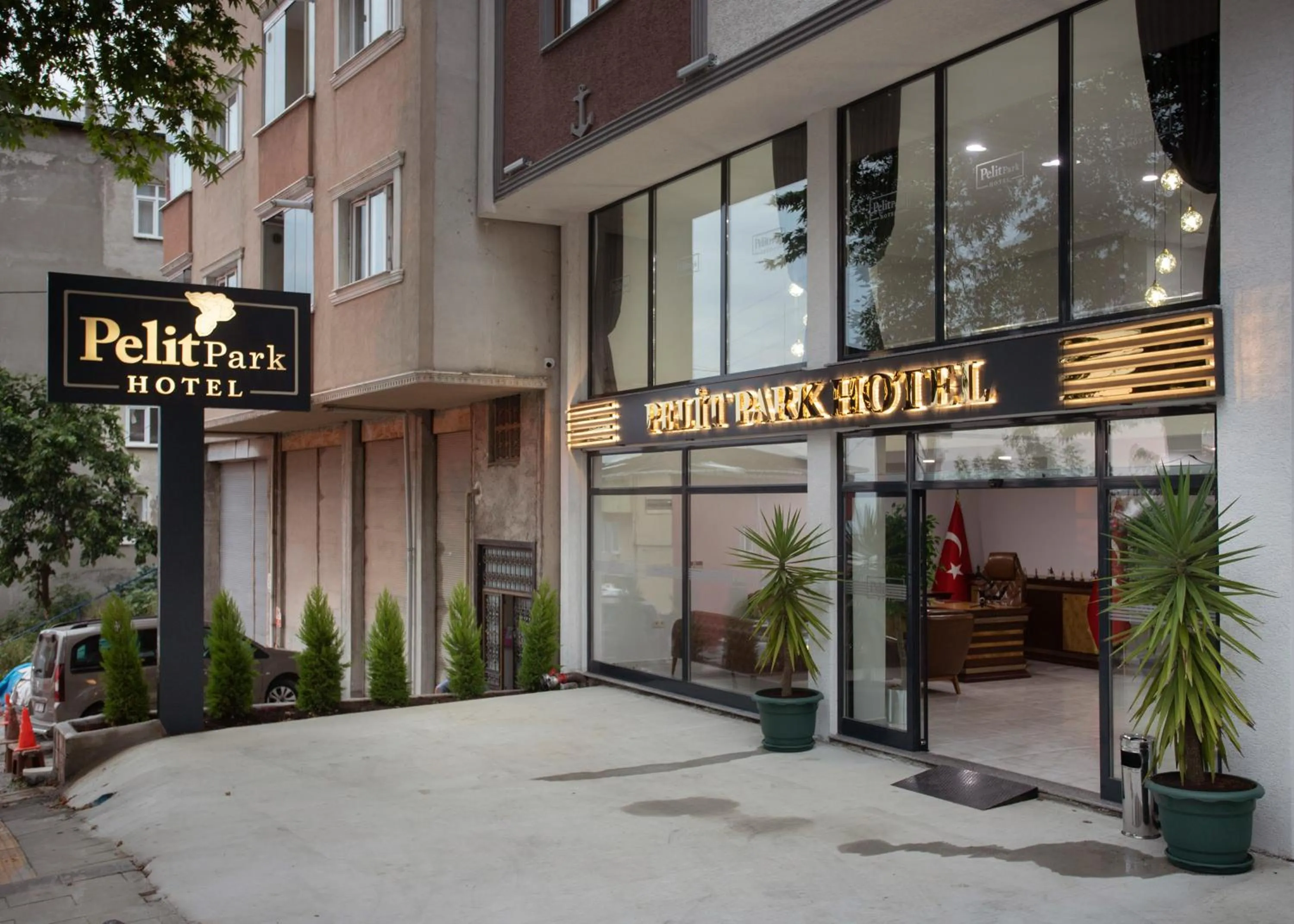 Facade/entrance in Pelit Park Hotel