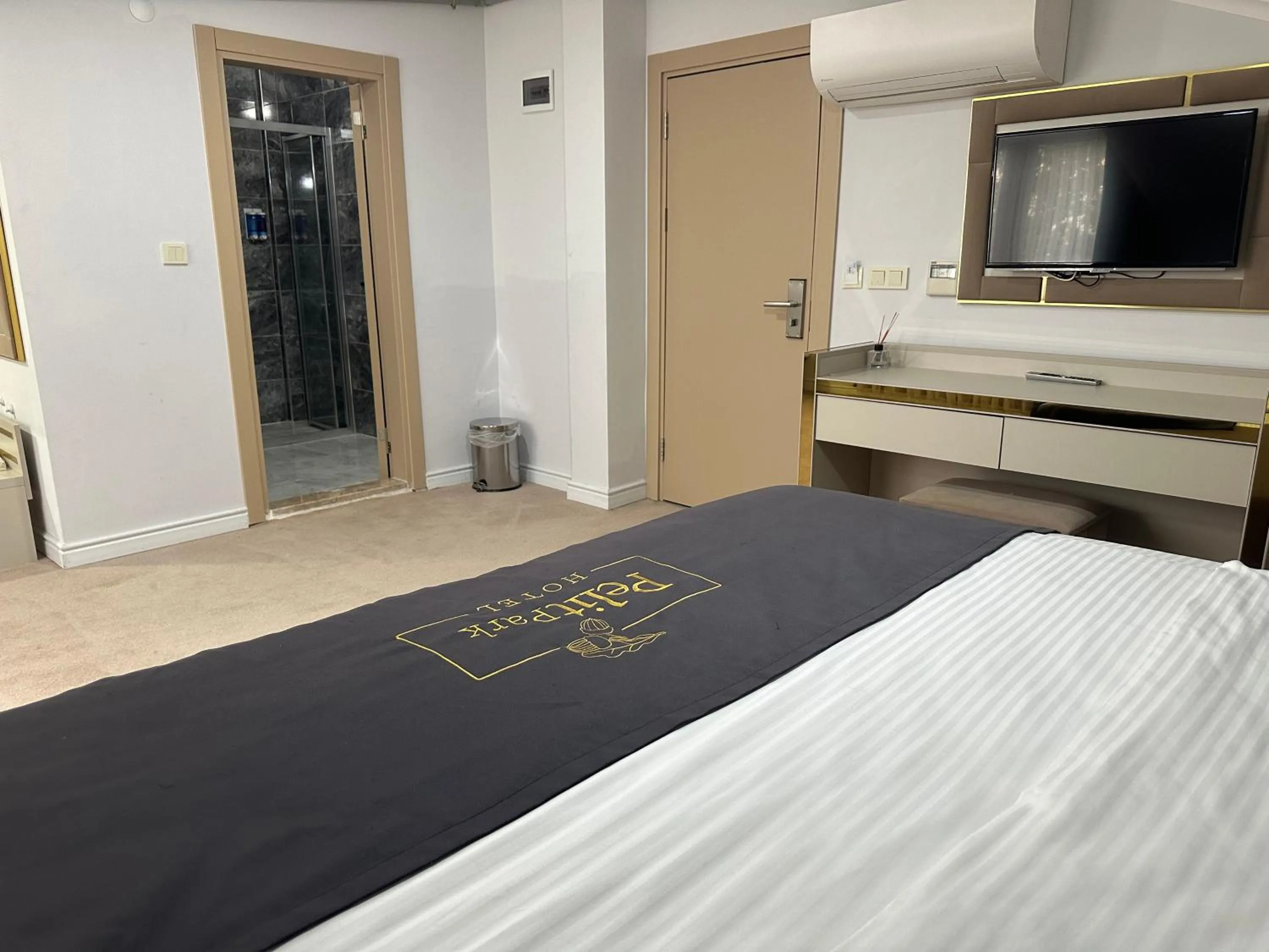 TV and multimedia, Bed in Pelit Park Hotel