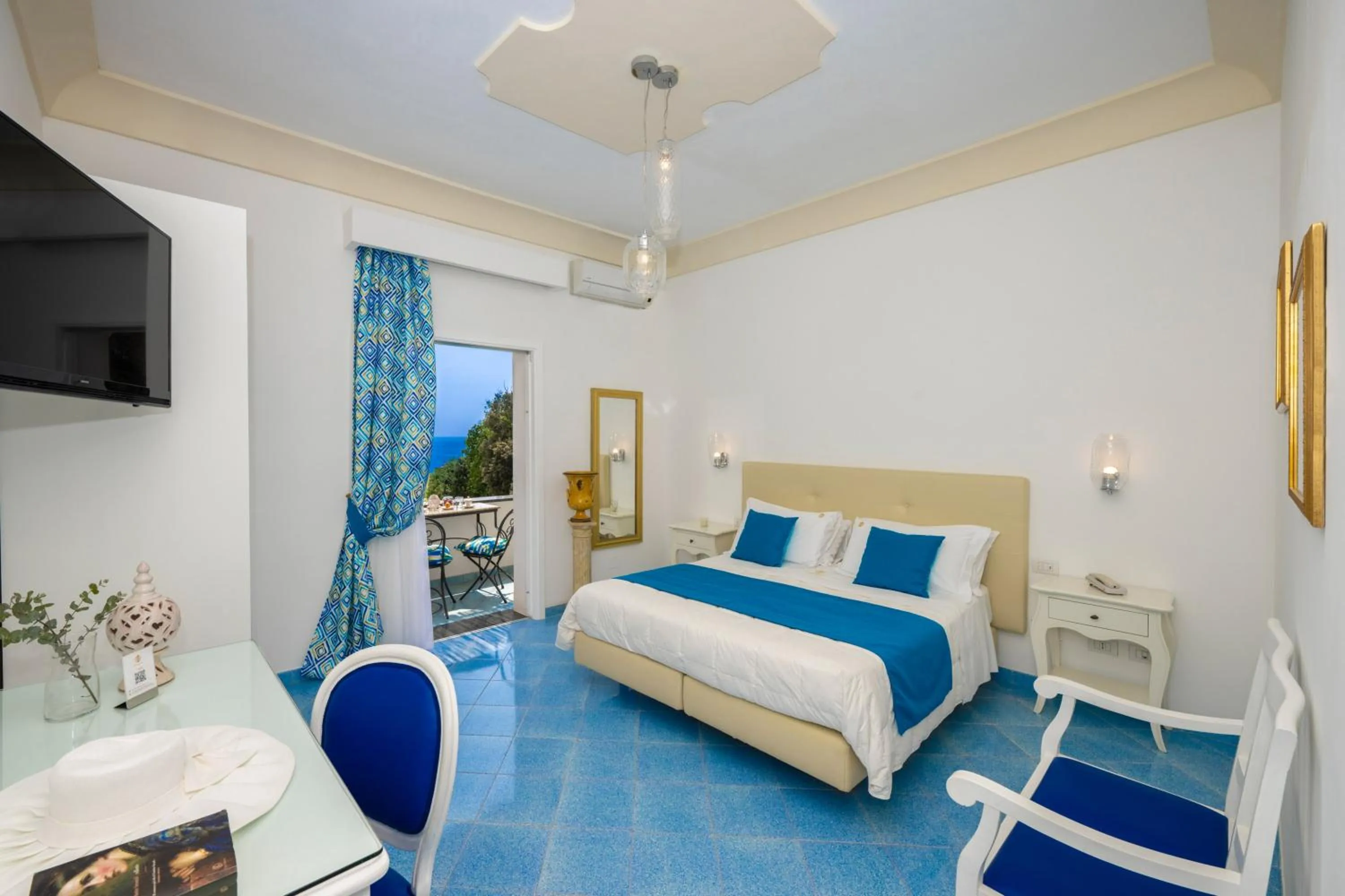 Photo of the whole room, Bed in Hotel Royal Prisco