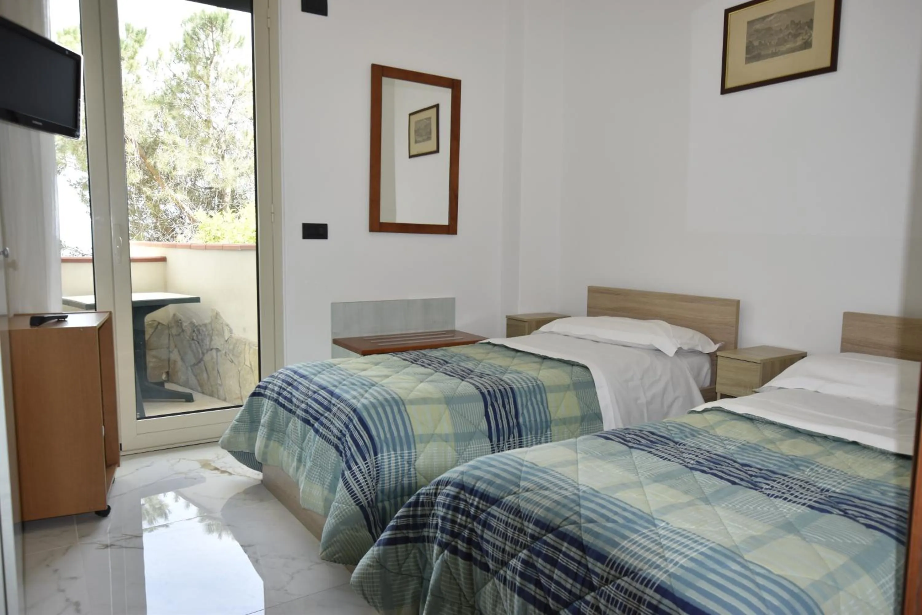 Photo of the whole room, Bed in Hotel Condor