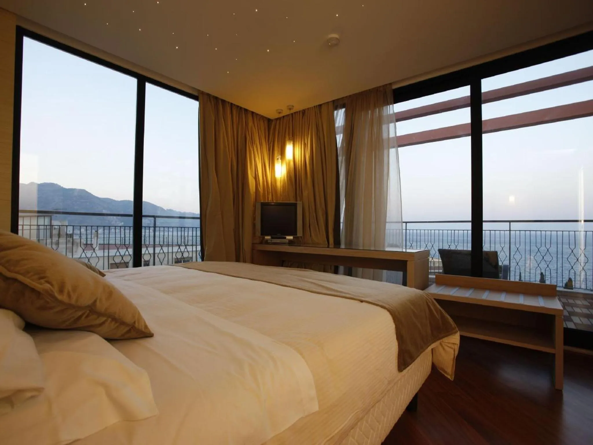 Bed in Hotel Villa Esperia