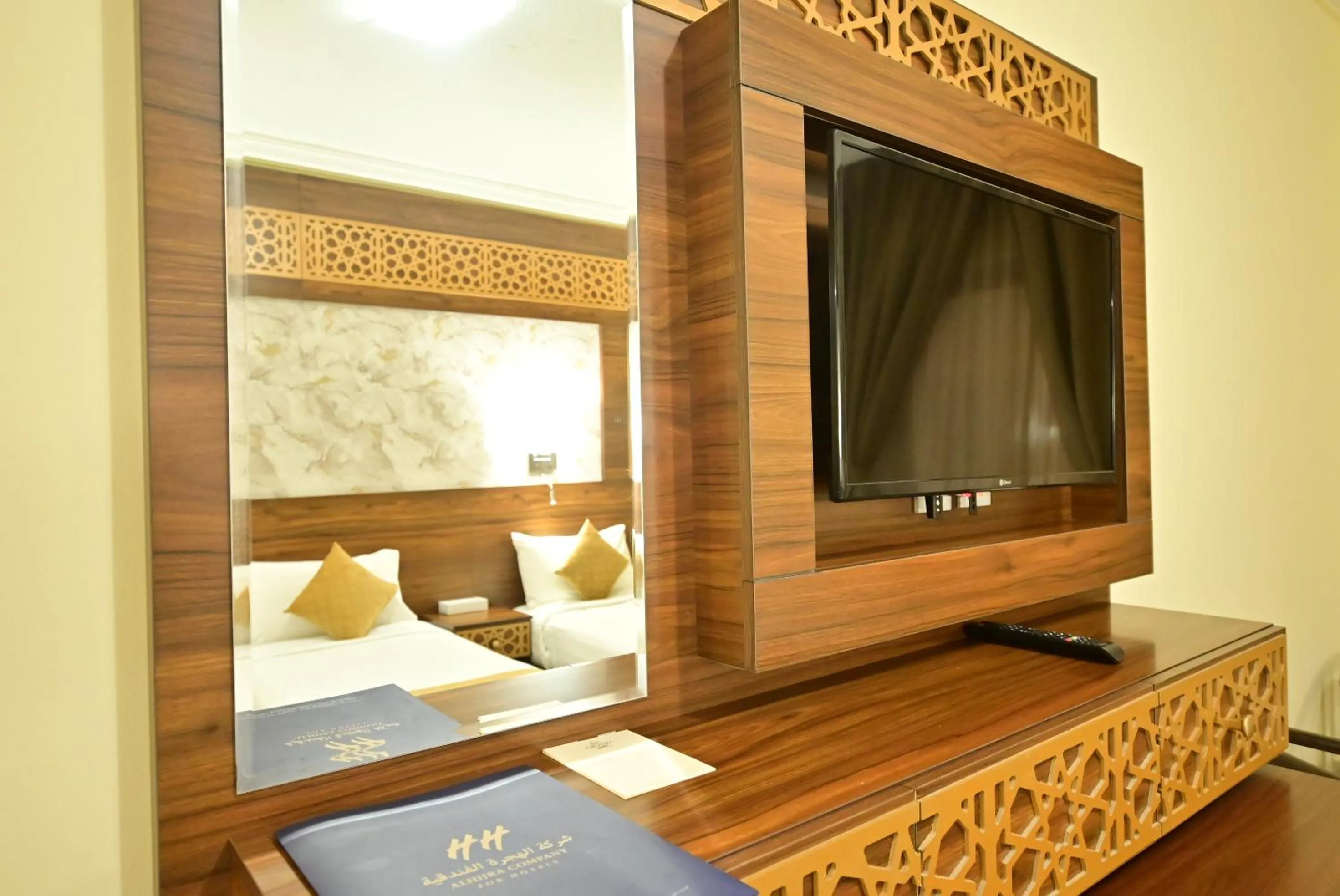 TV and multimedia, Bed in Abraj Al Tayseer Tuwa Hotel