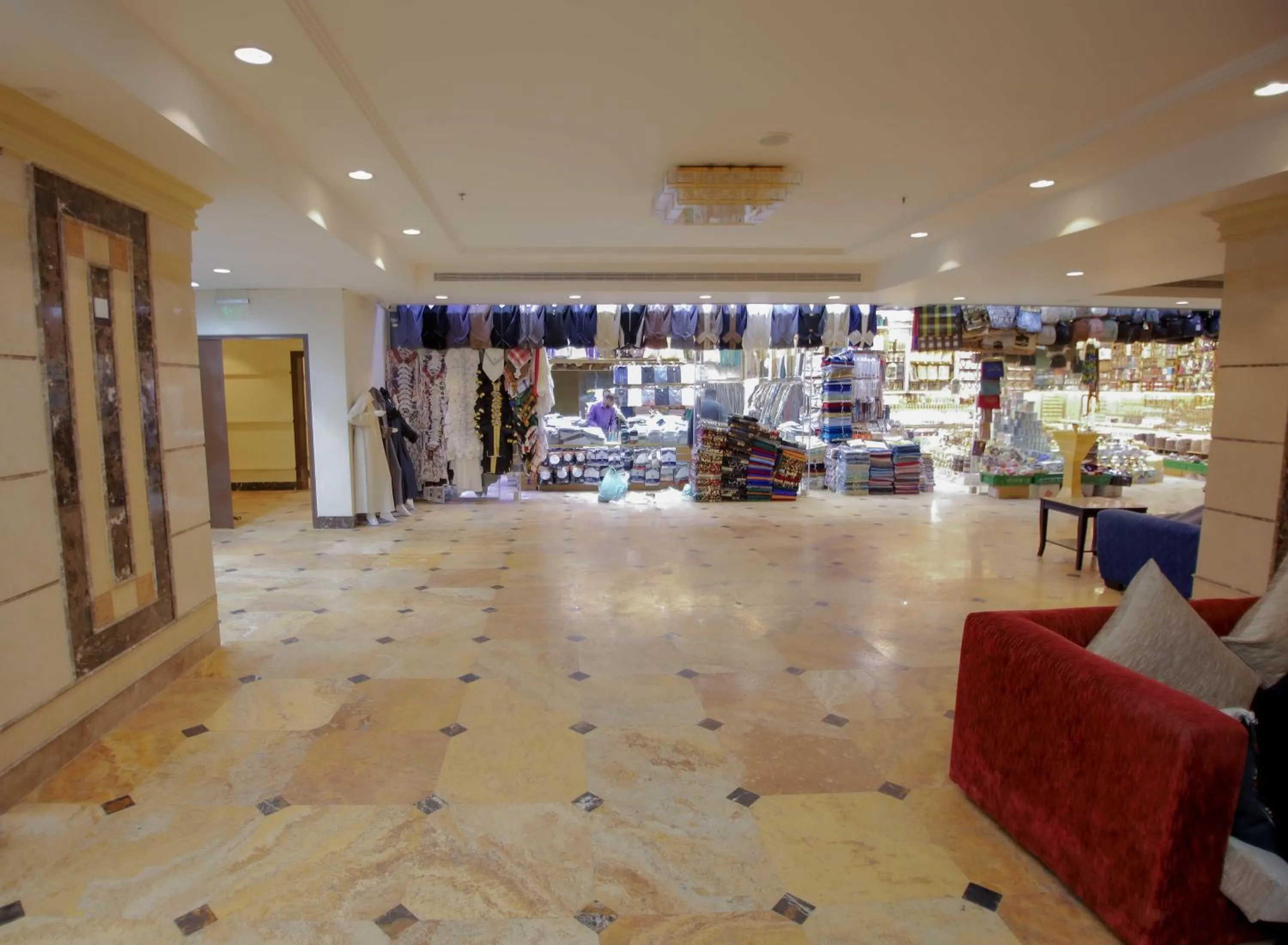 On-site shops in Abraj Al Tayseer Tuwa Hotel
